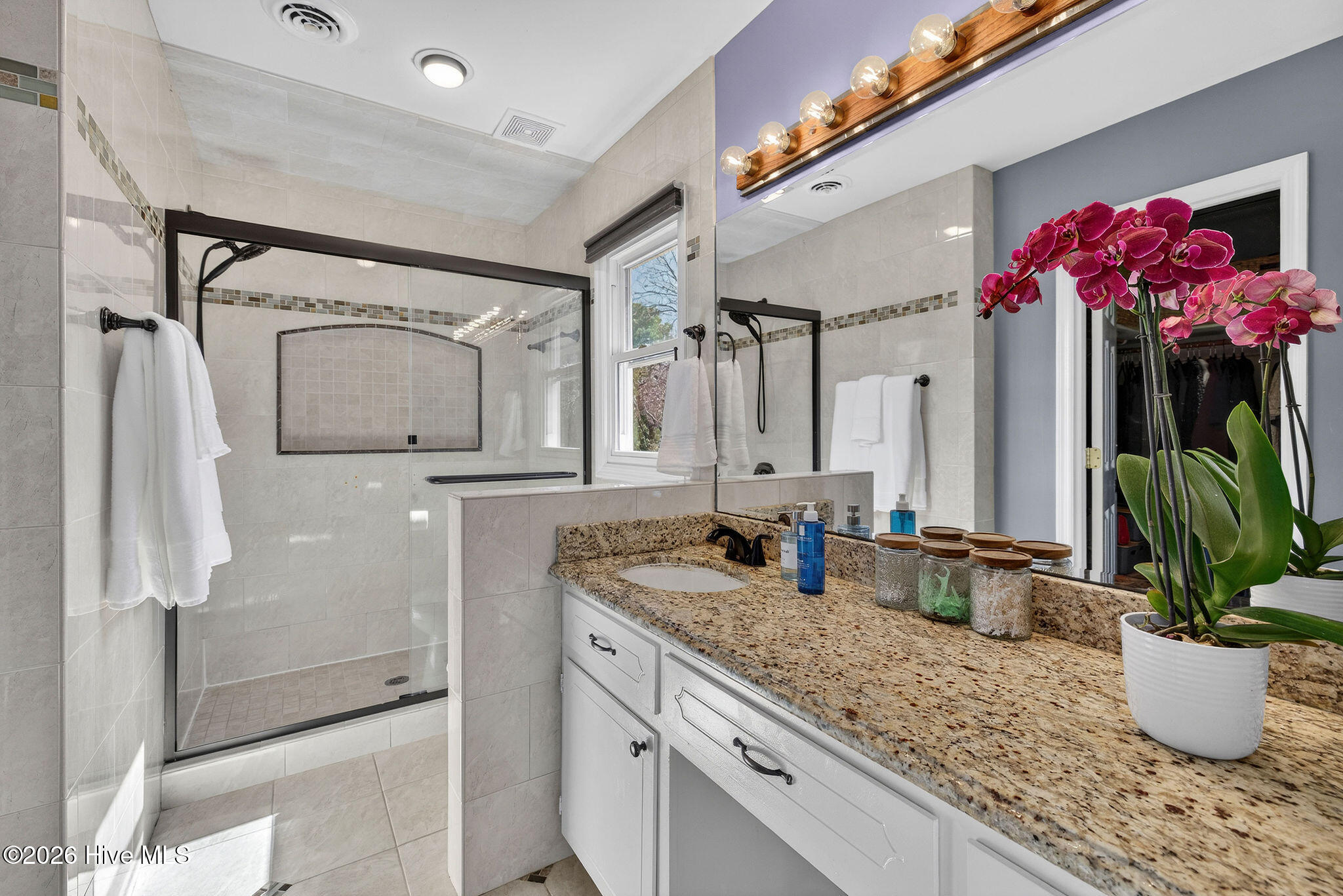 100556814 | Photo 19