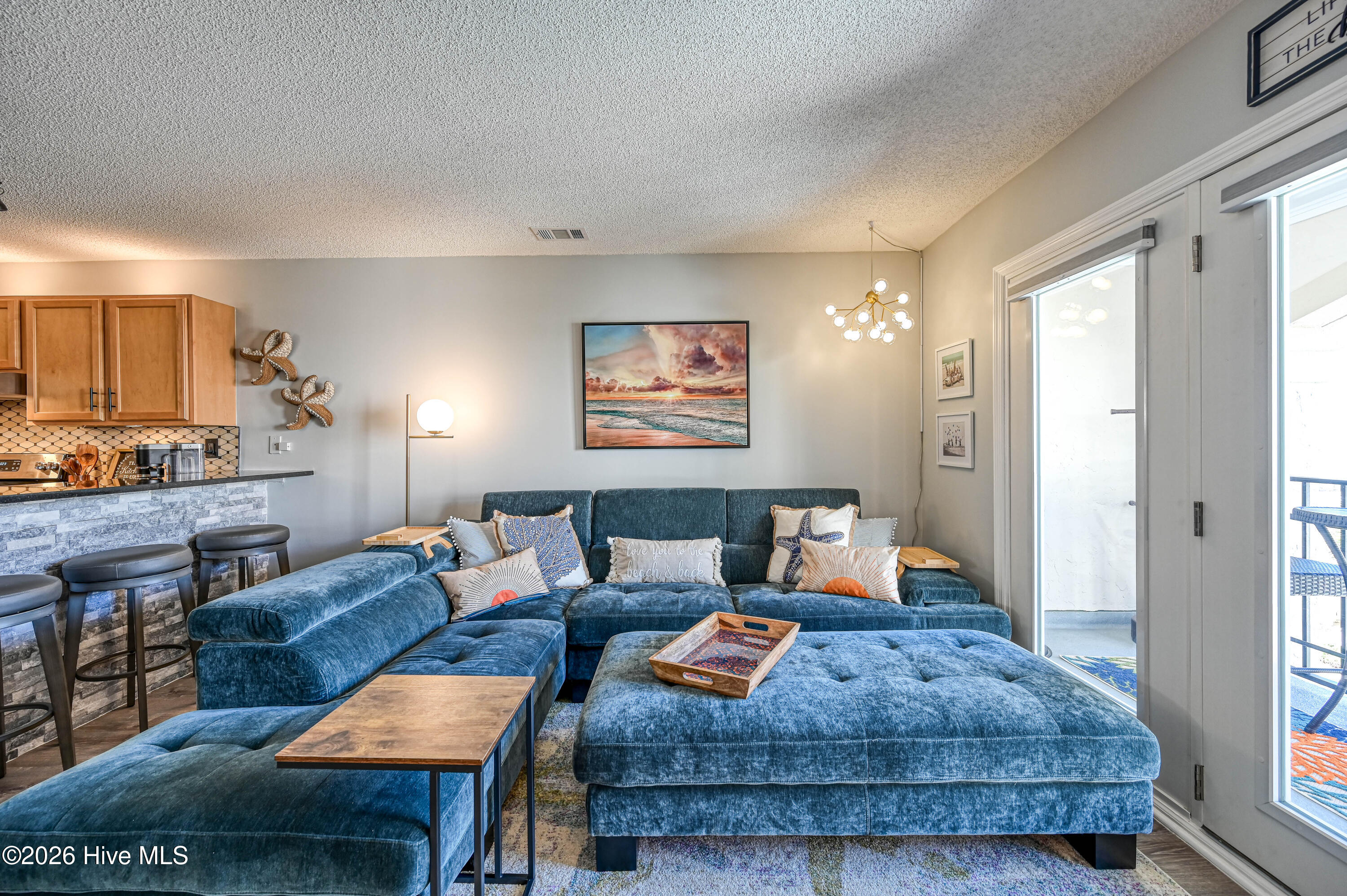 100568256 | Photo 30