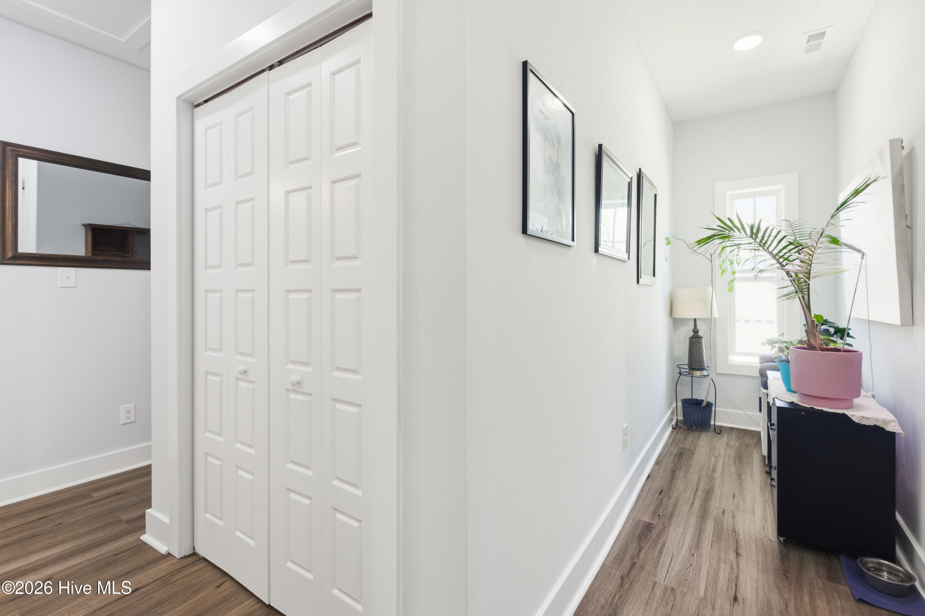 100563821 | Photo 23