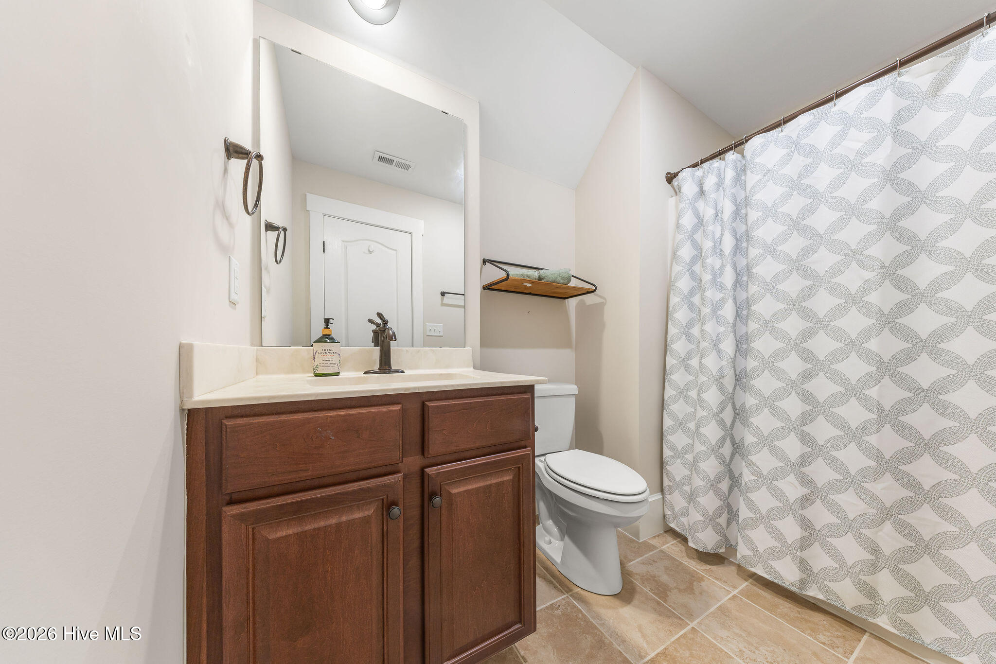 100548590 | Photo 31