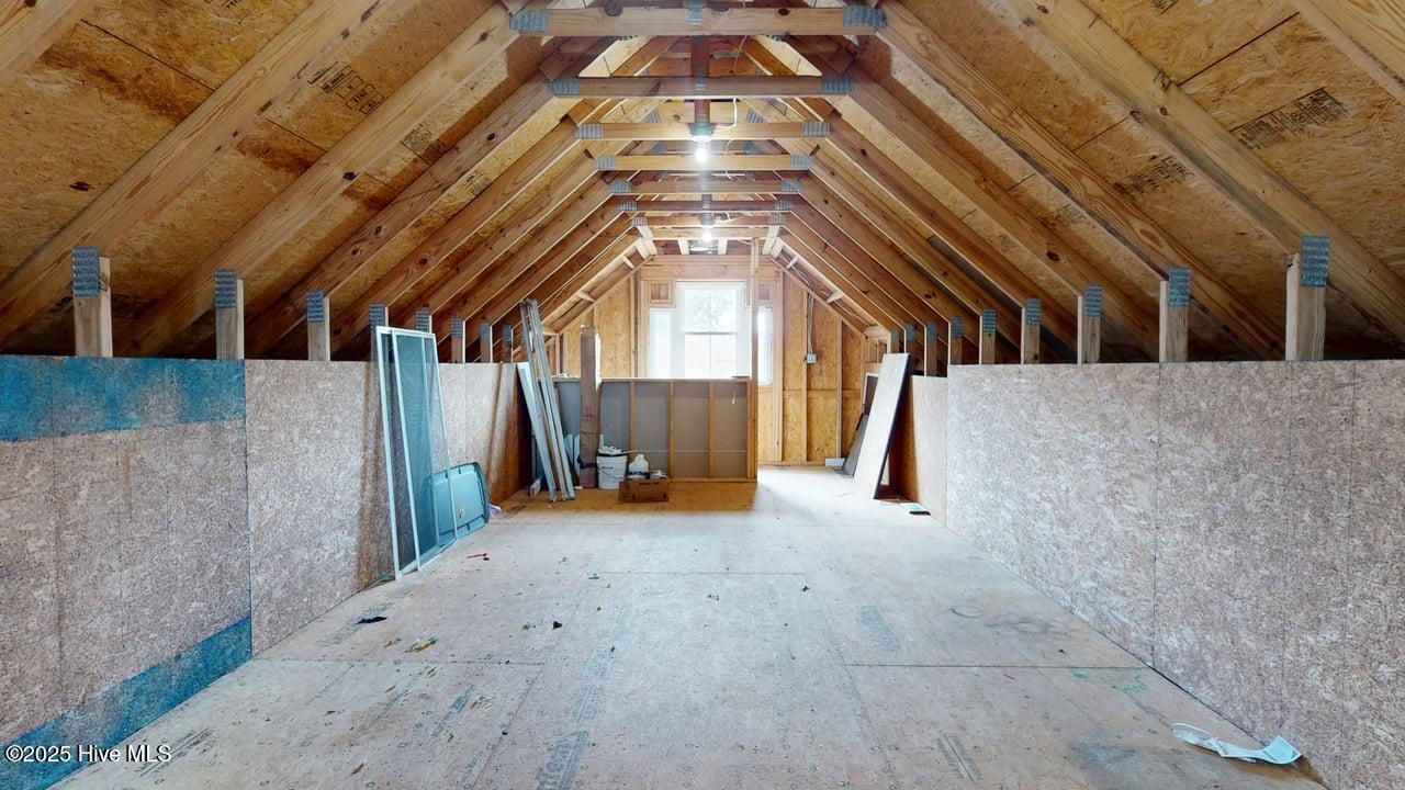 100502870 | Photo 57