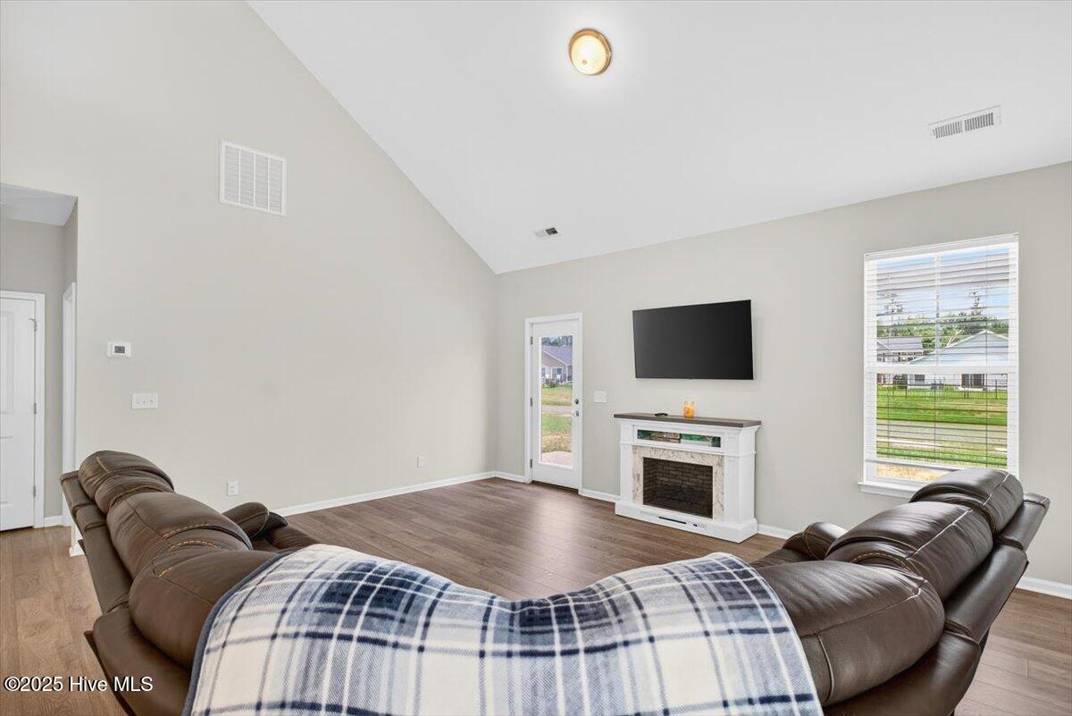 100516826 | Photo 13