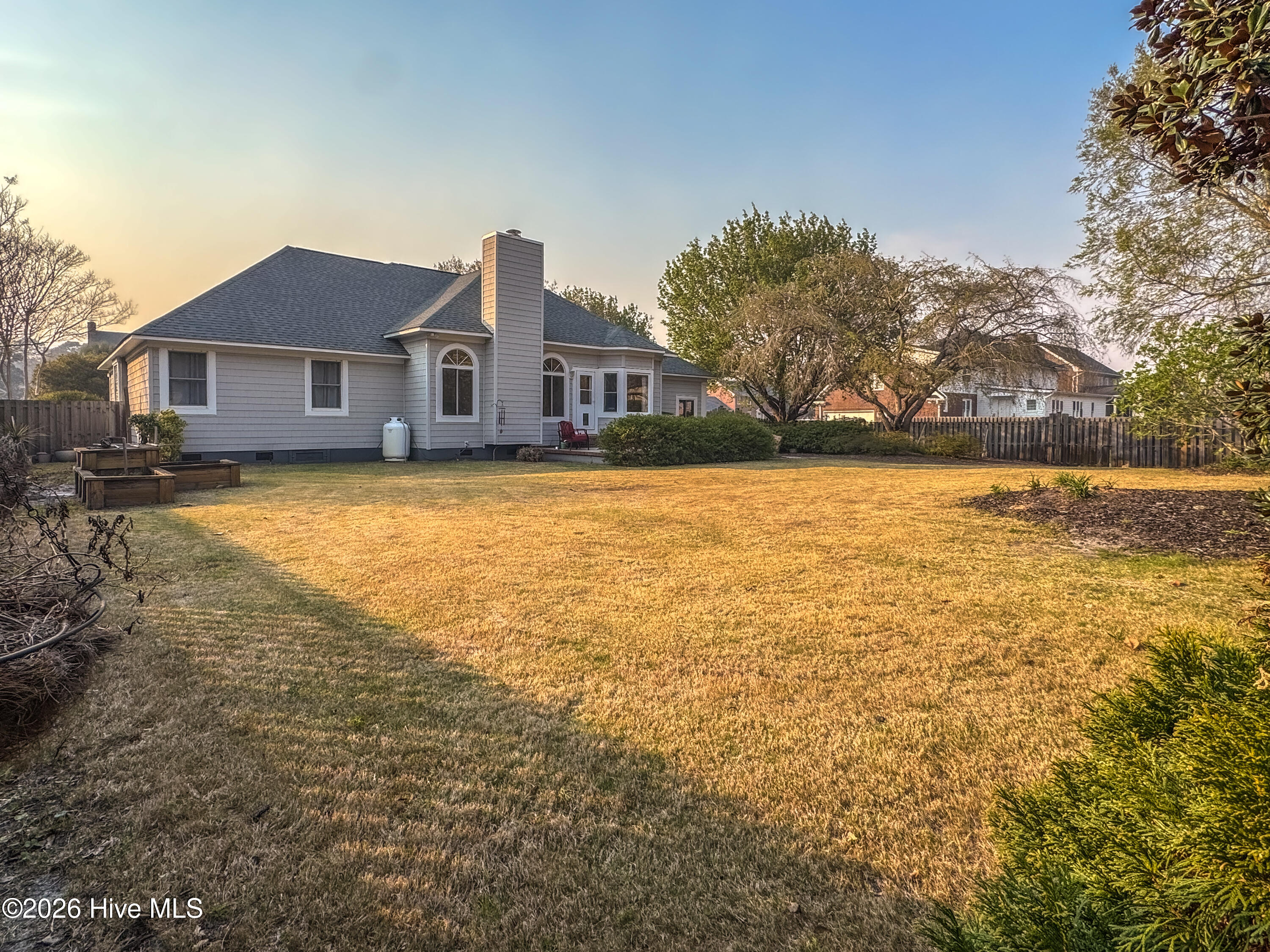 100565169 | Photo 26