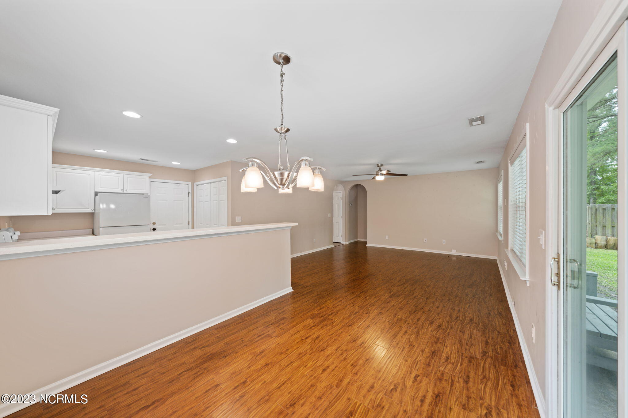 100569338 | Photo 12