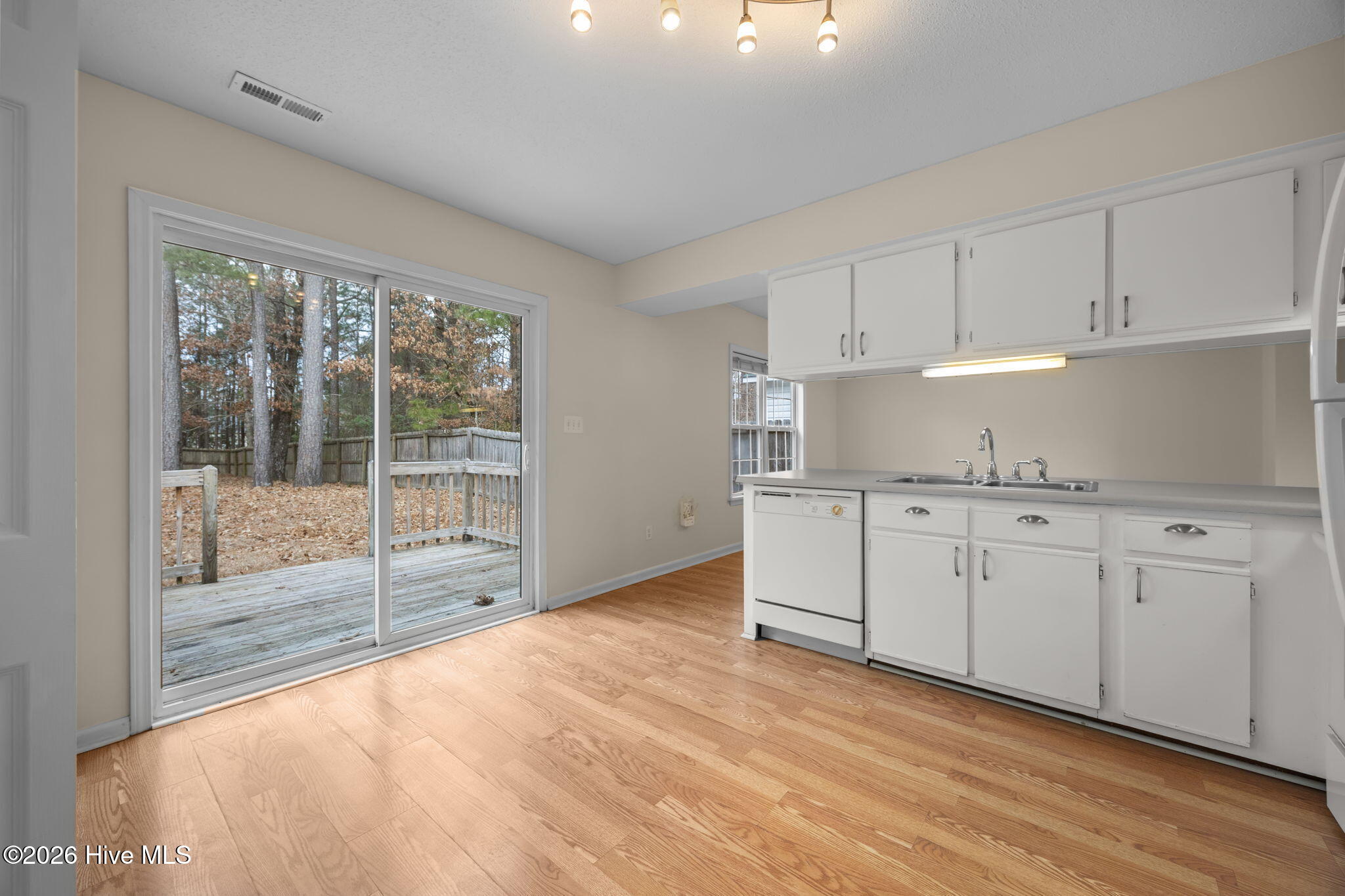 100549500 | Photo 17