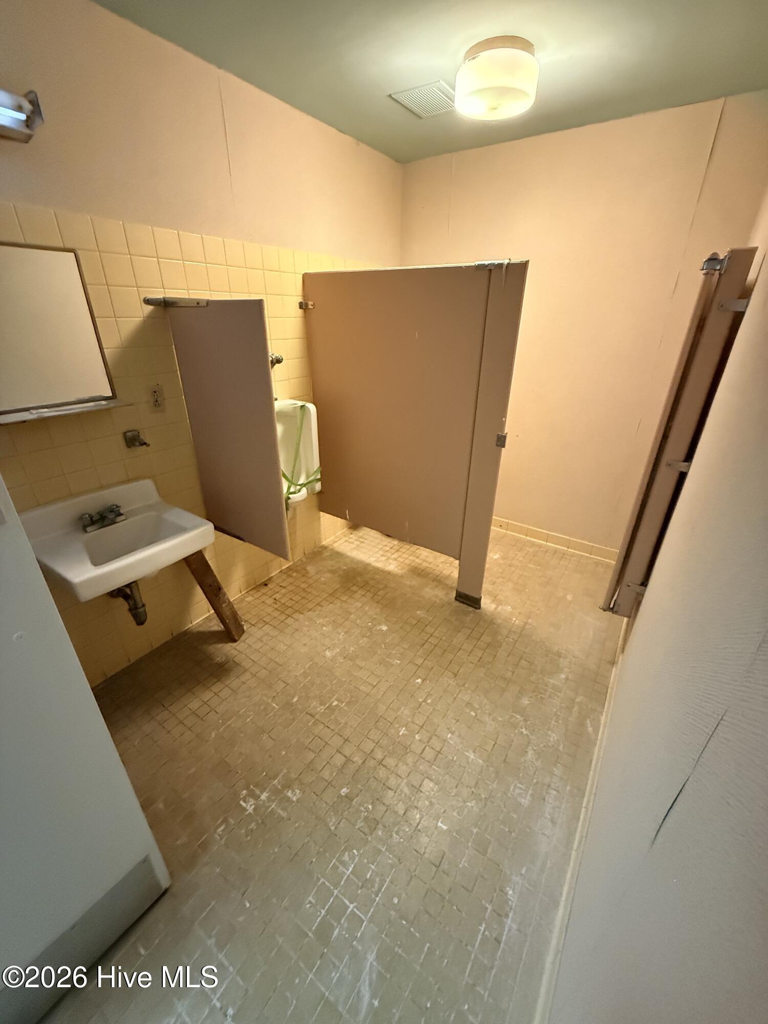 100561316 | Photo 16