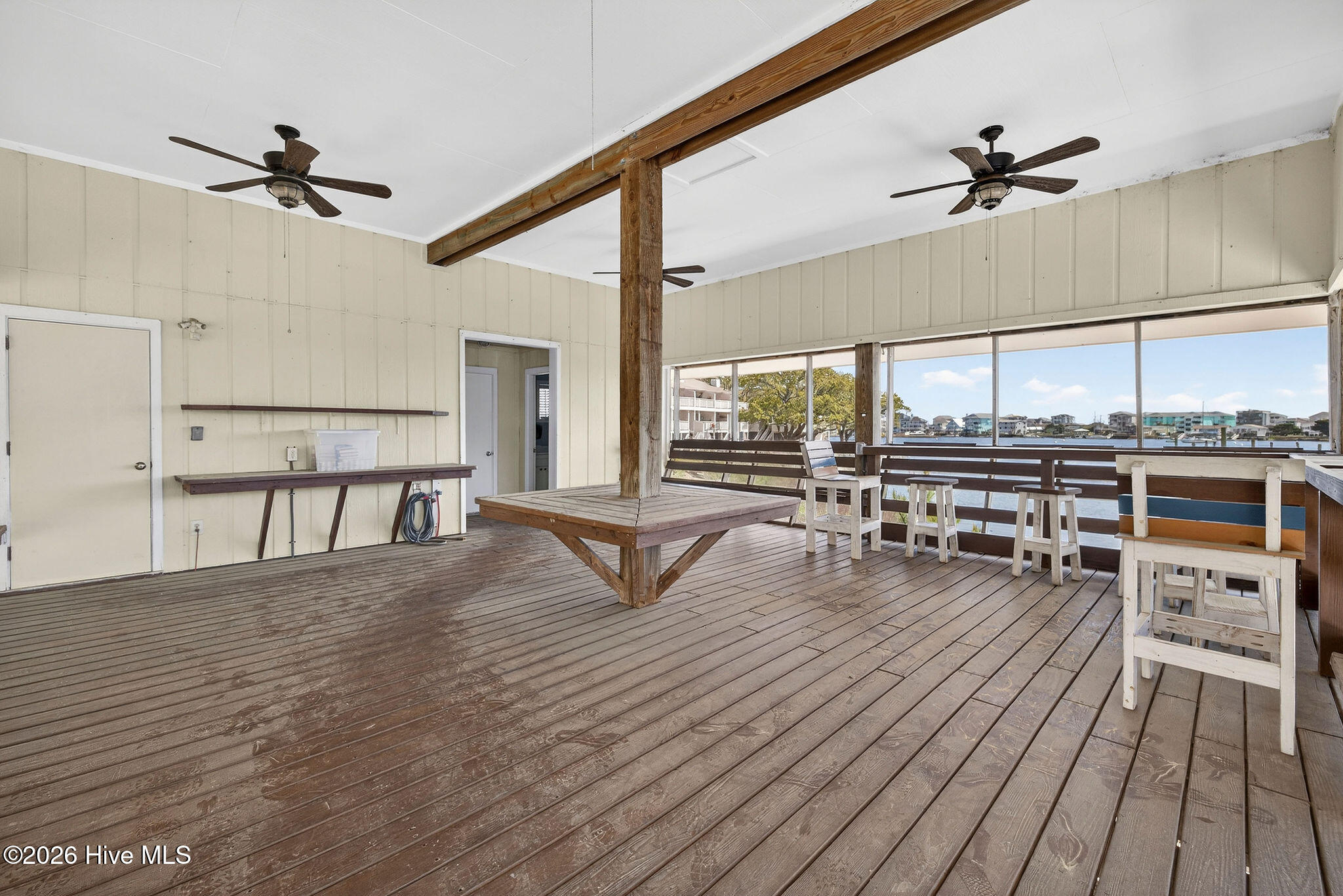 100564348 | Photo 56