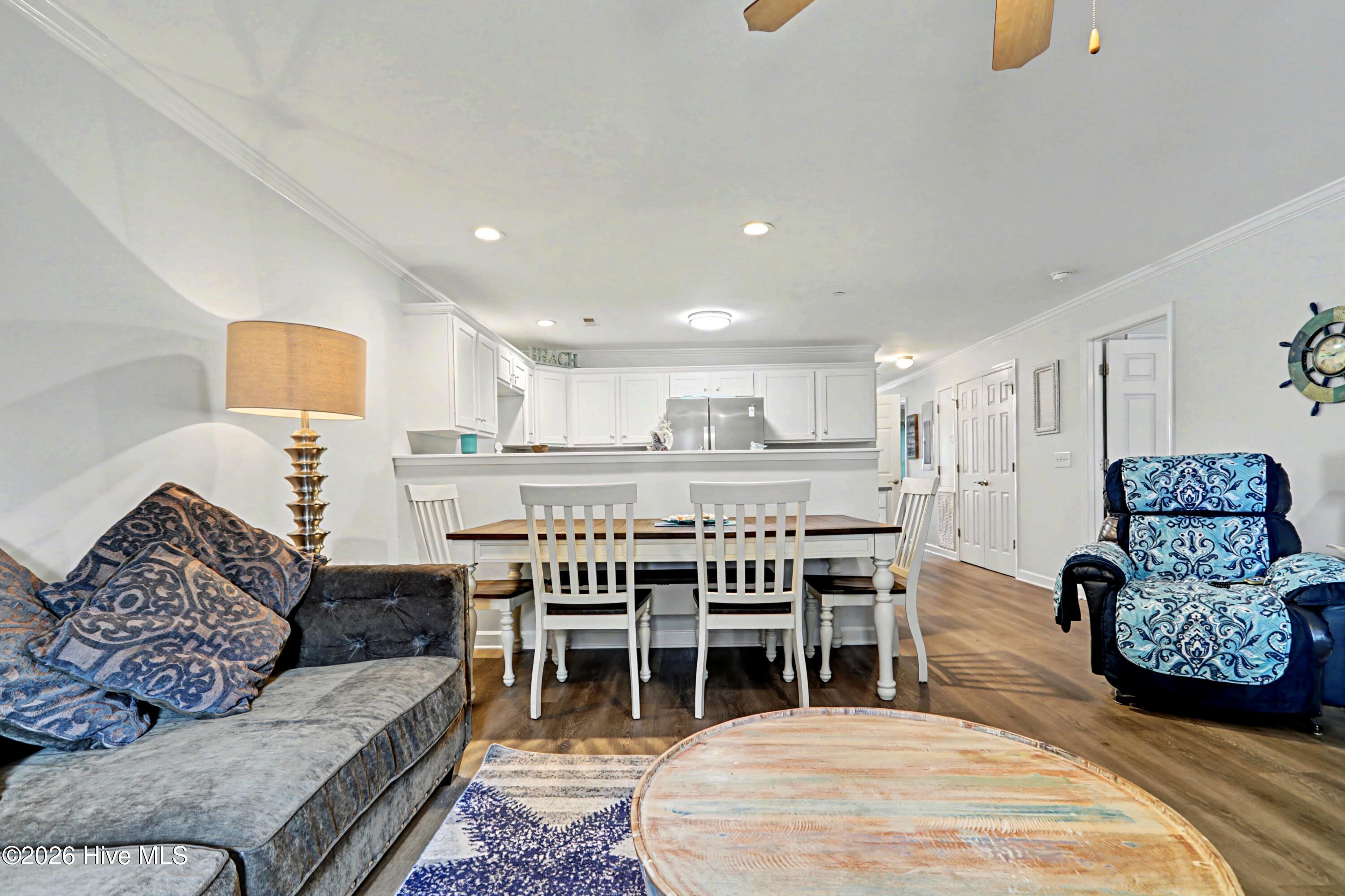 100561250 | Photo 15