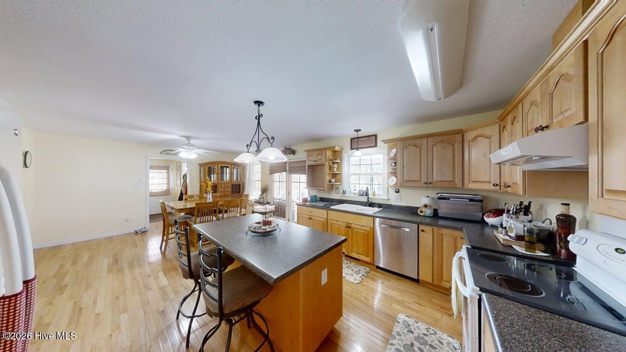 100570322 | Photo 17