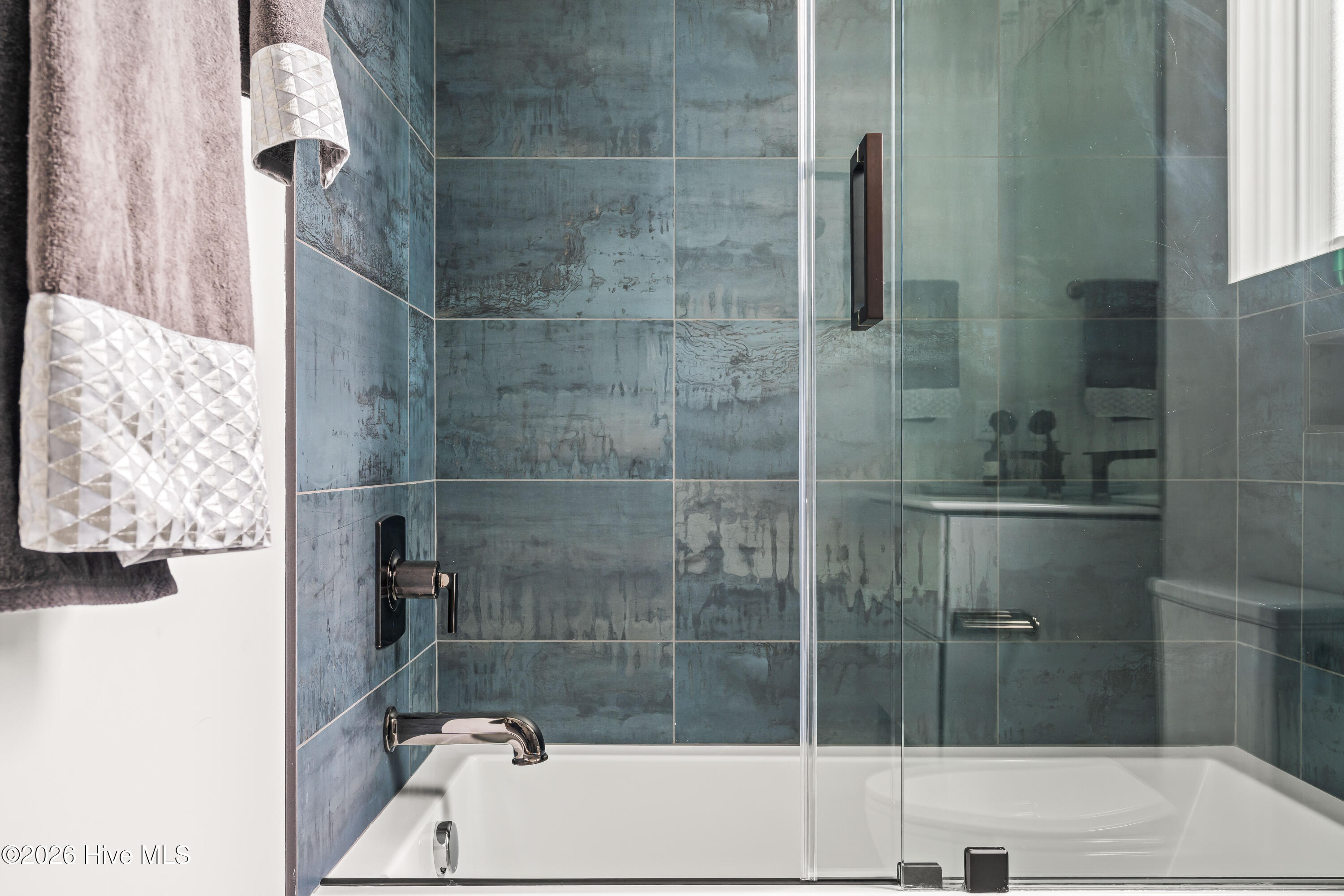 100567165 | Photo 60