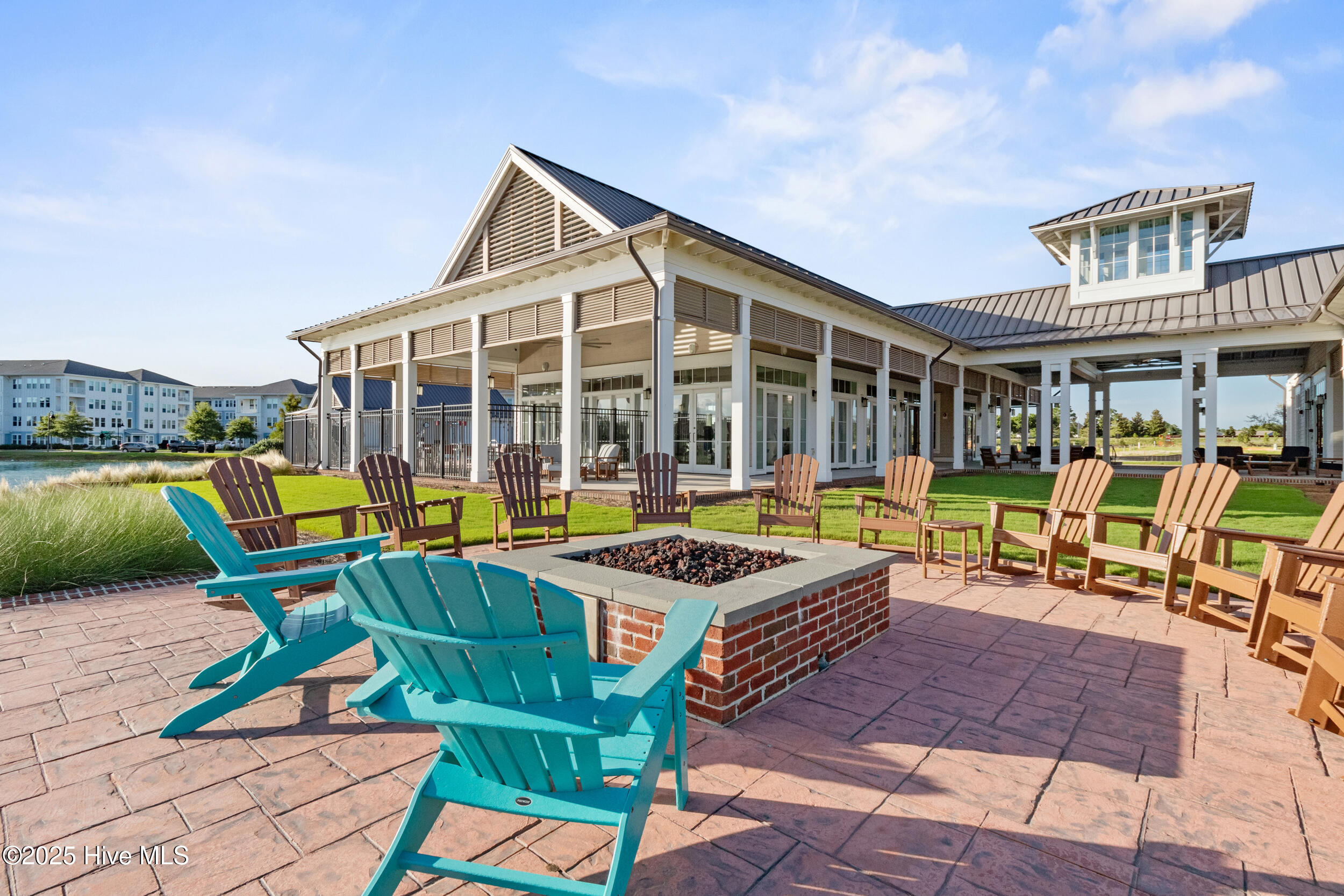 100525242 | Photo 63