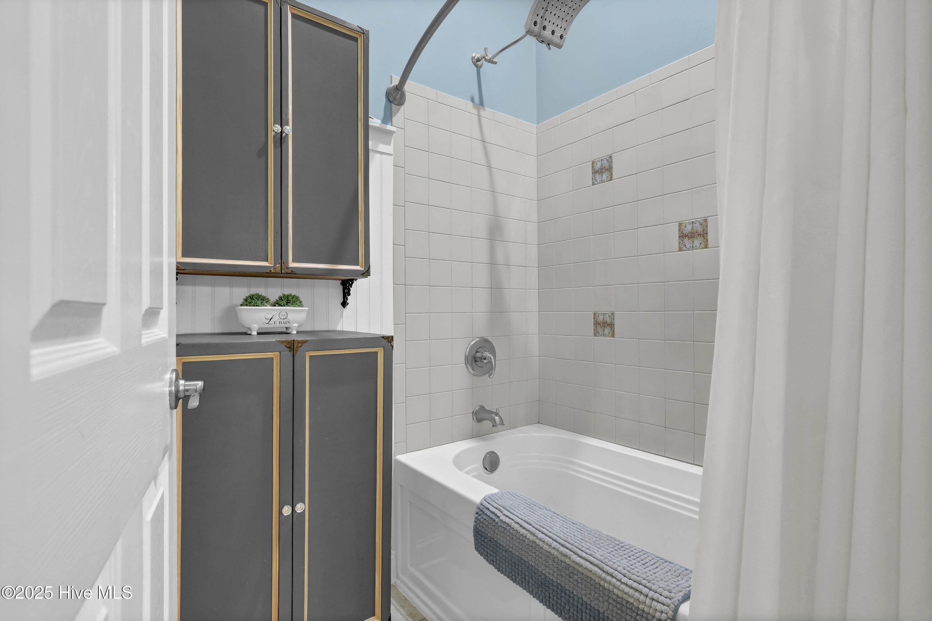 100532986 | Photo 25