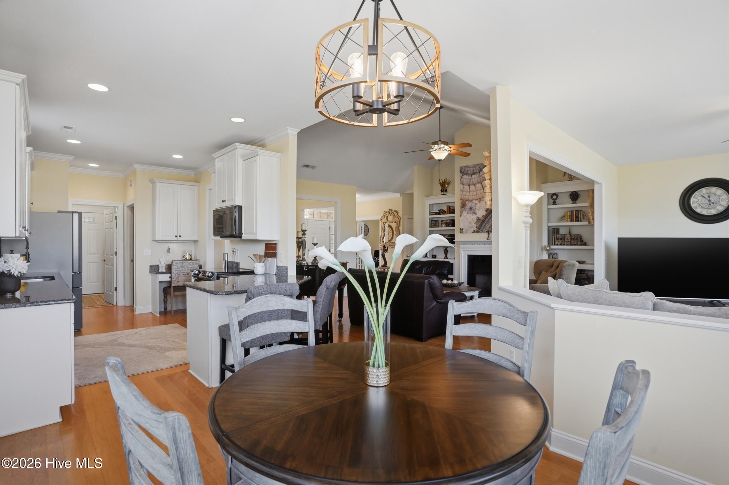 100561149 | Photo 14