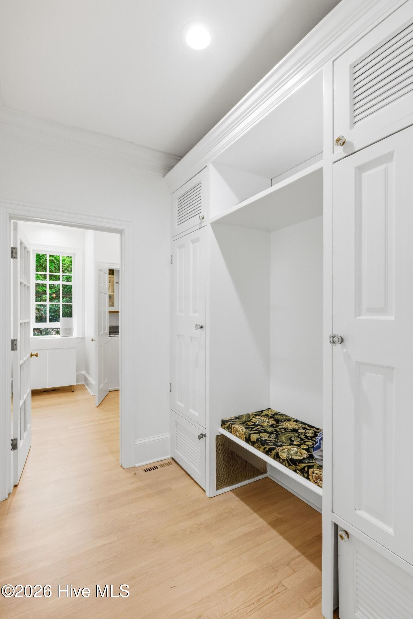 100565828 | Photo 49