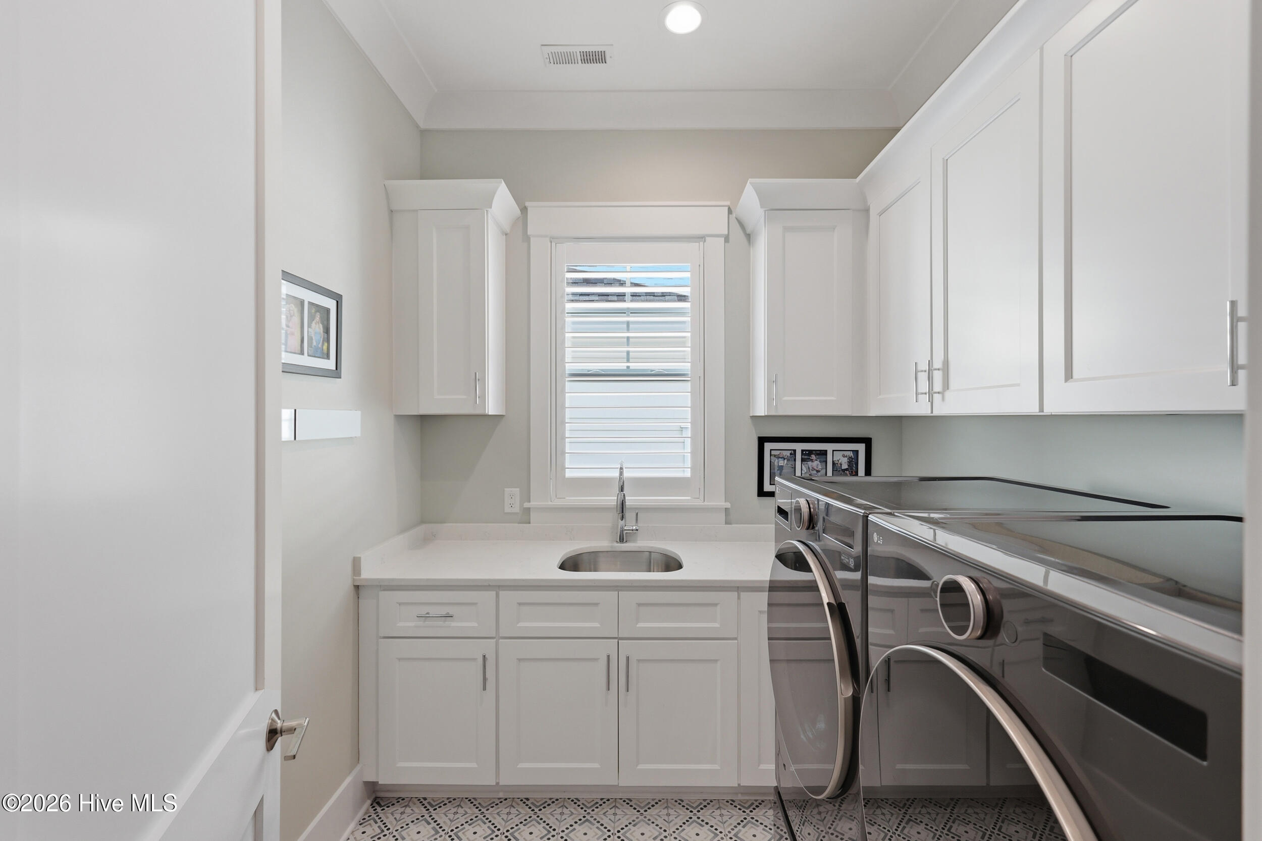 100558657 | Photo 39