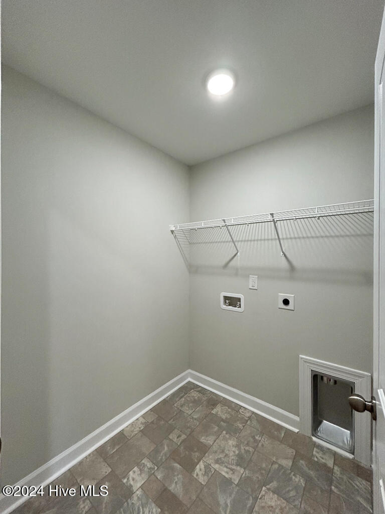 100560843 | Photo 42