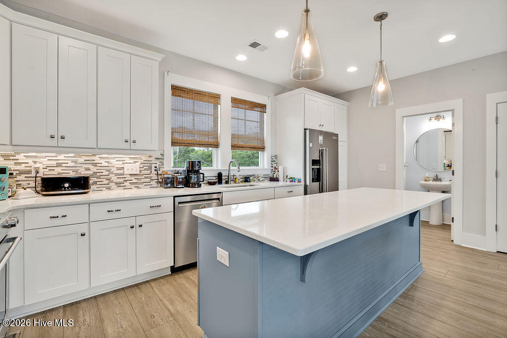 100561001 | Photo 32