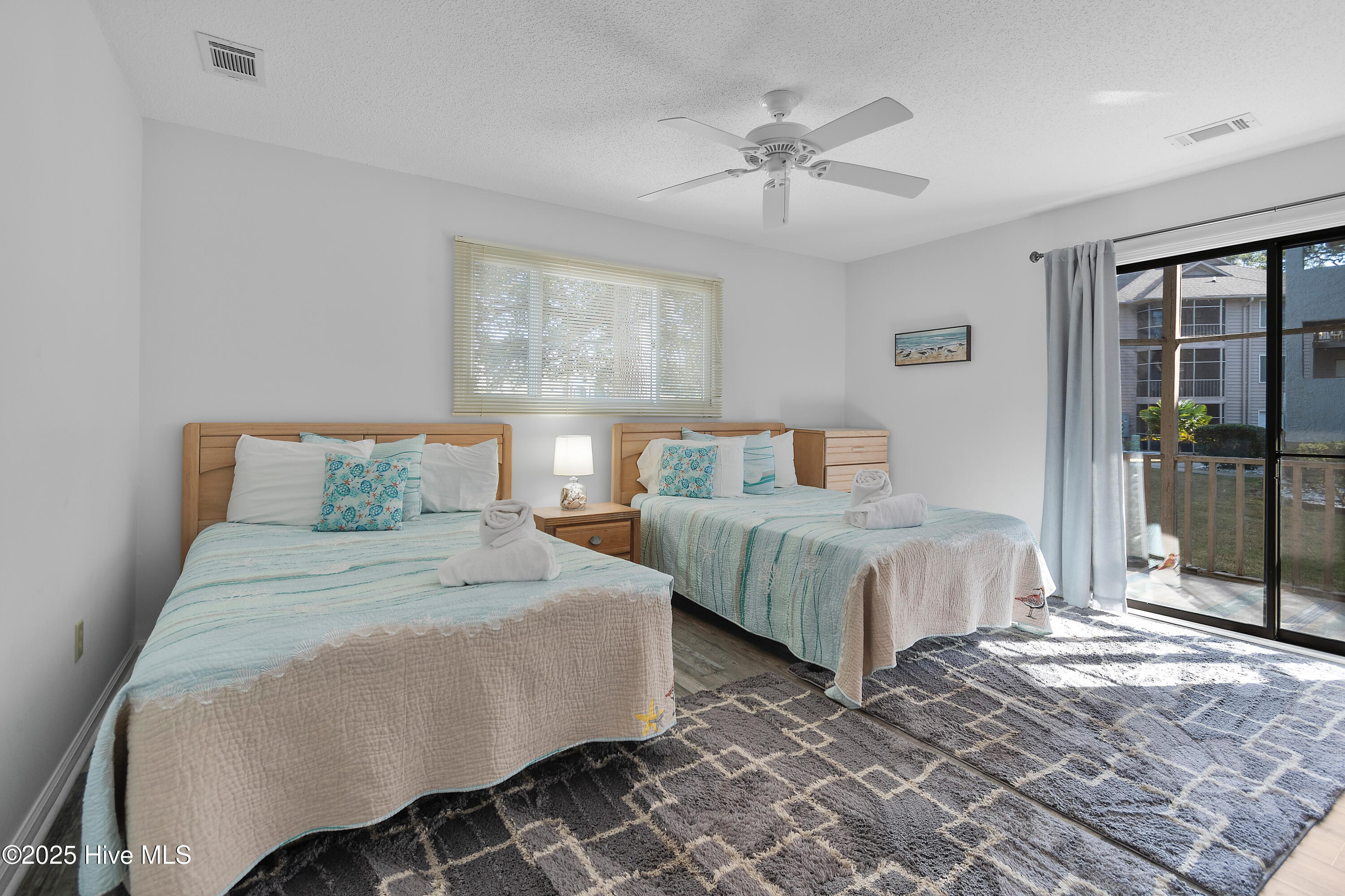 100541380 | Photo 14