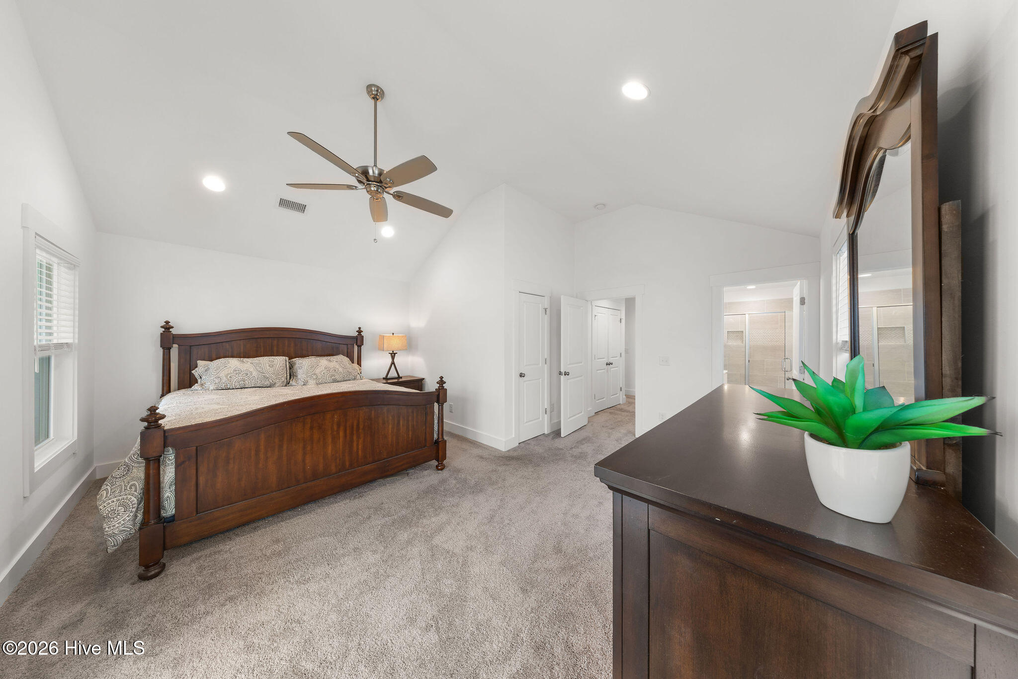 100553298 | Photo 22