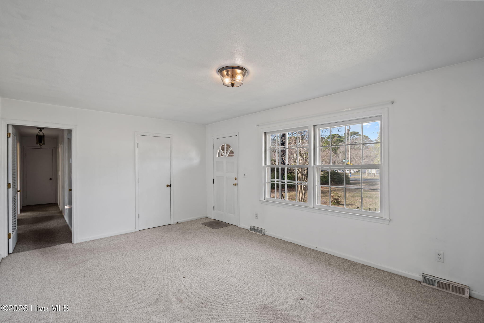 100558316 | Photo 24