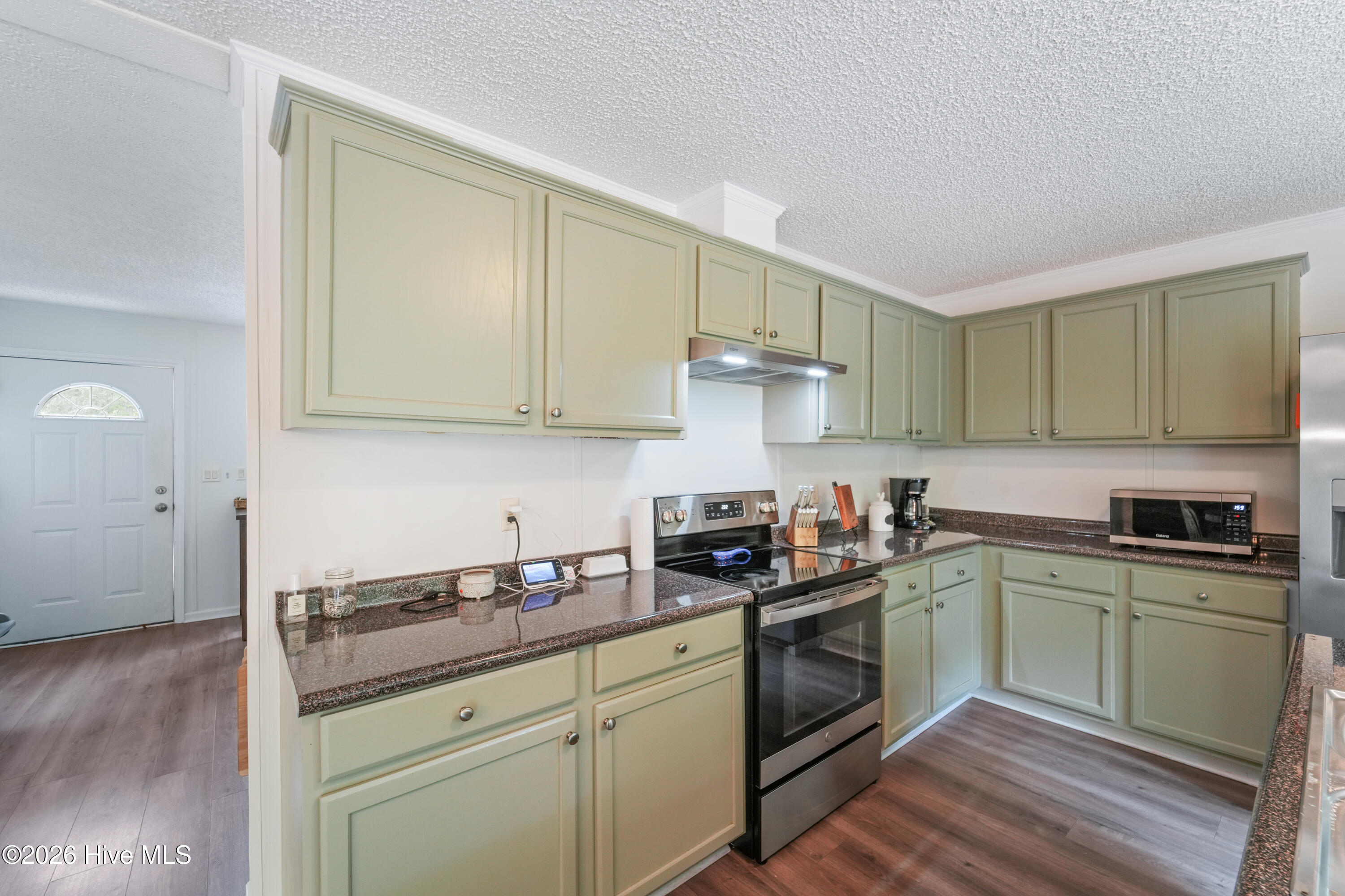 100570687 | Photo 23