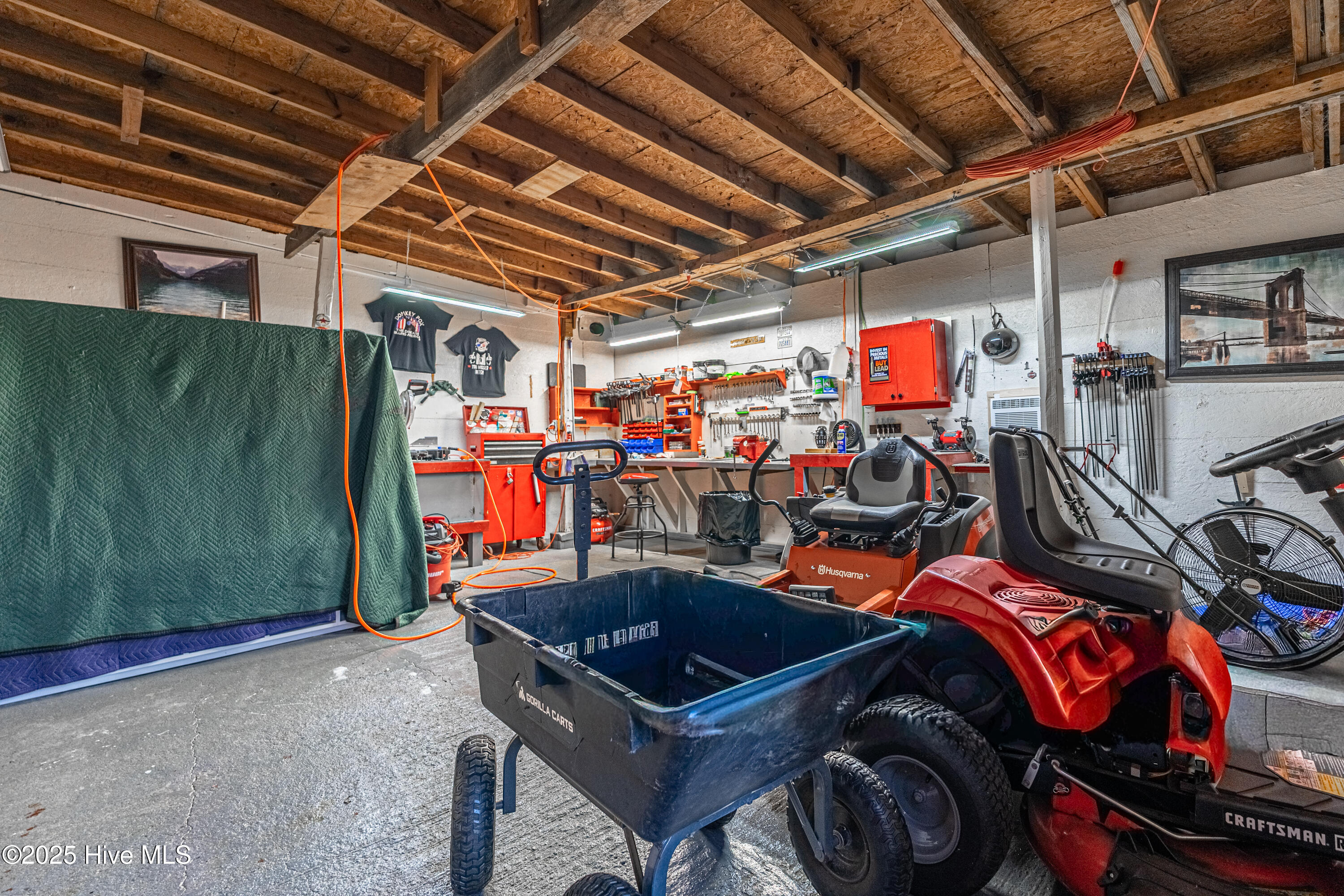 100541983 | Photo 34