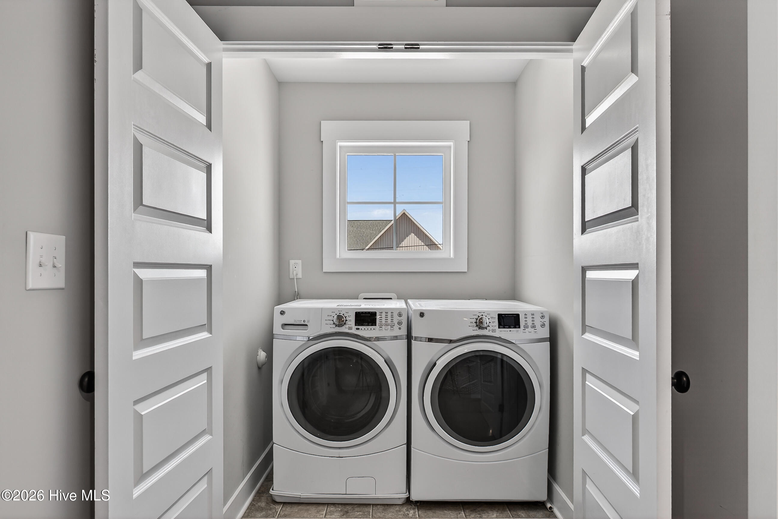 100569243 | Photo 28