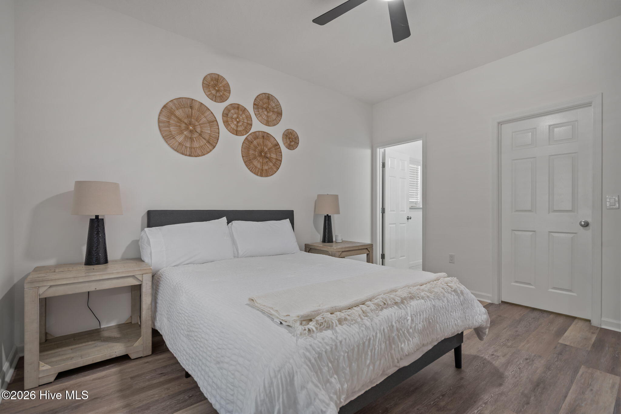 100569806 | Photo 32