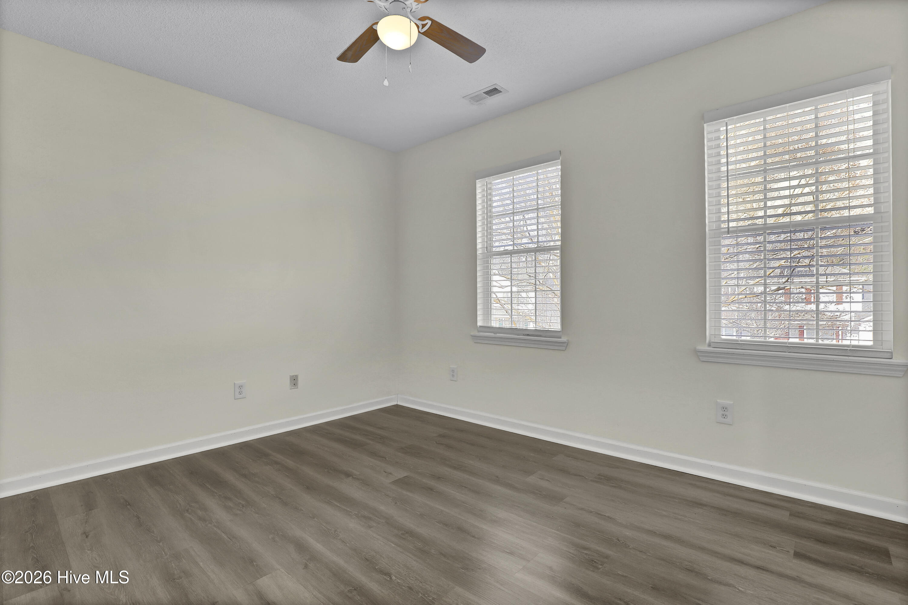 100546839 | Photo 15