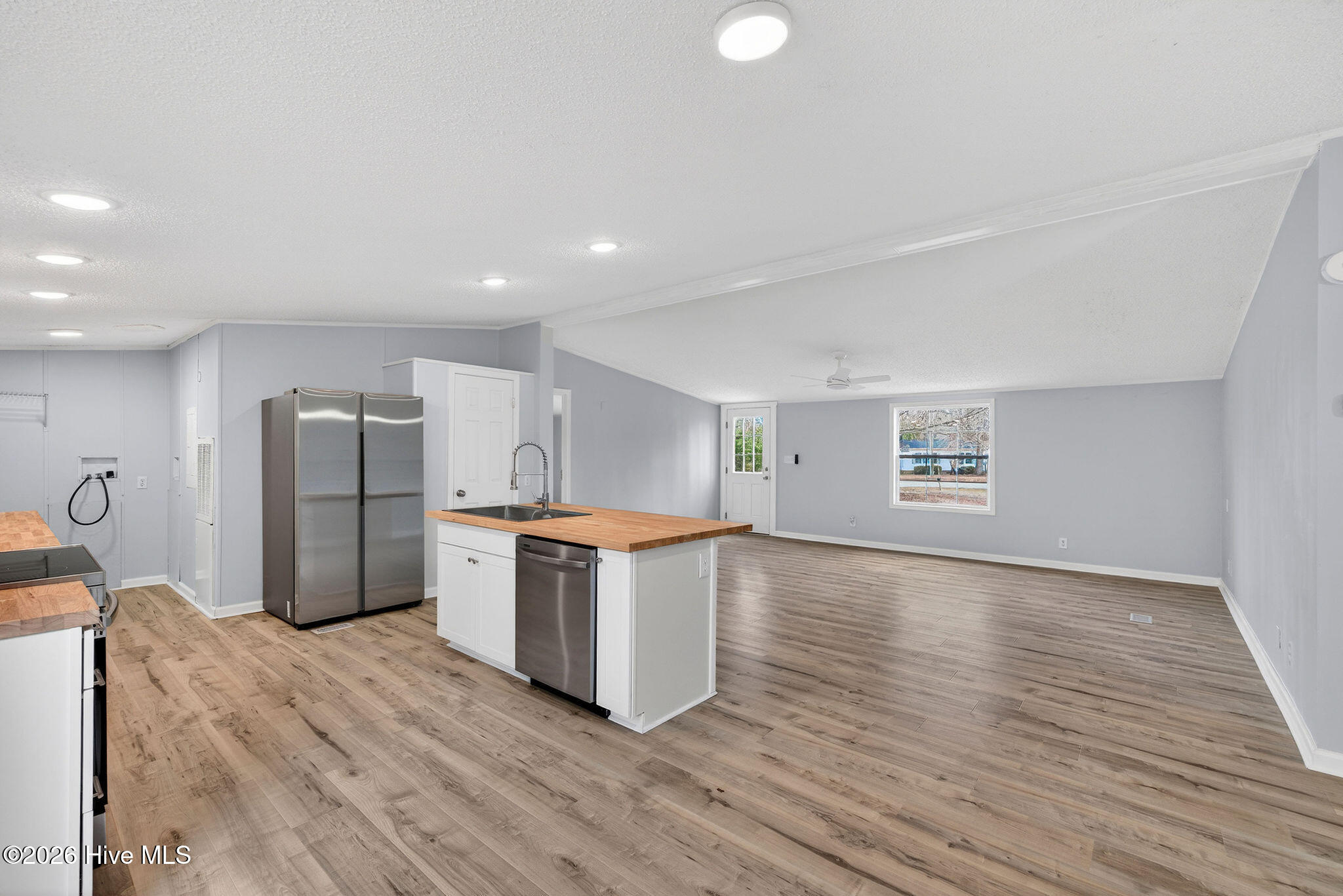 100556800 | Photo 11