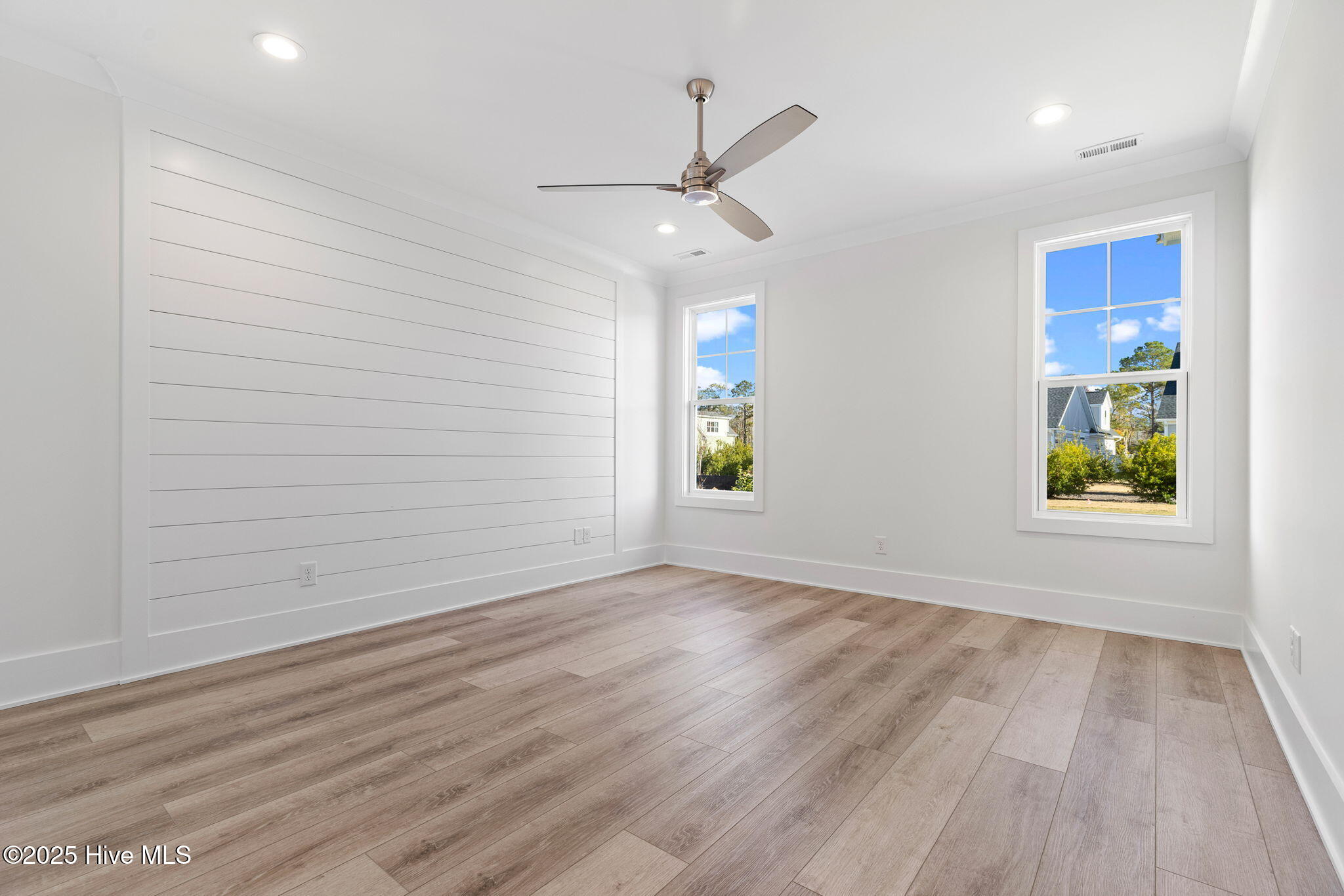 100523885 | Photo 32