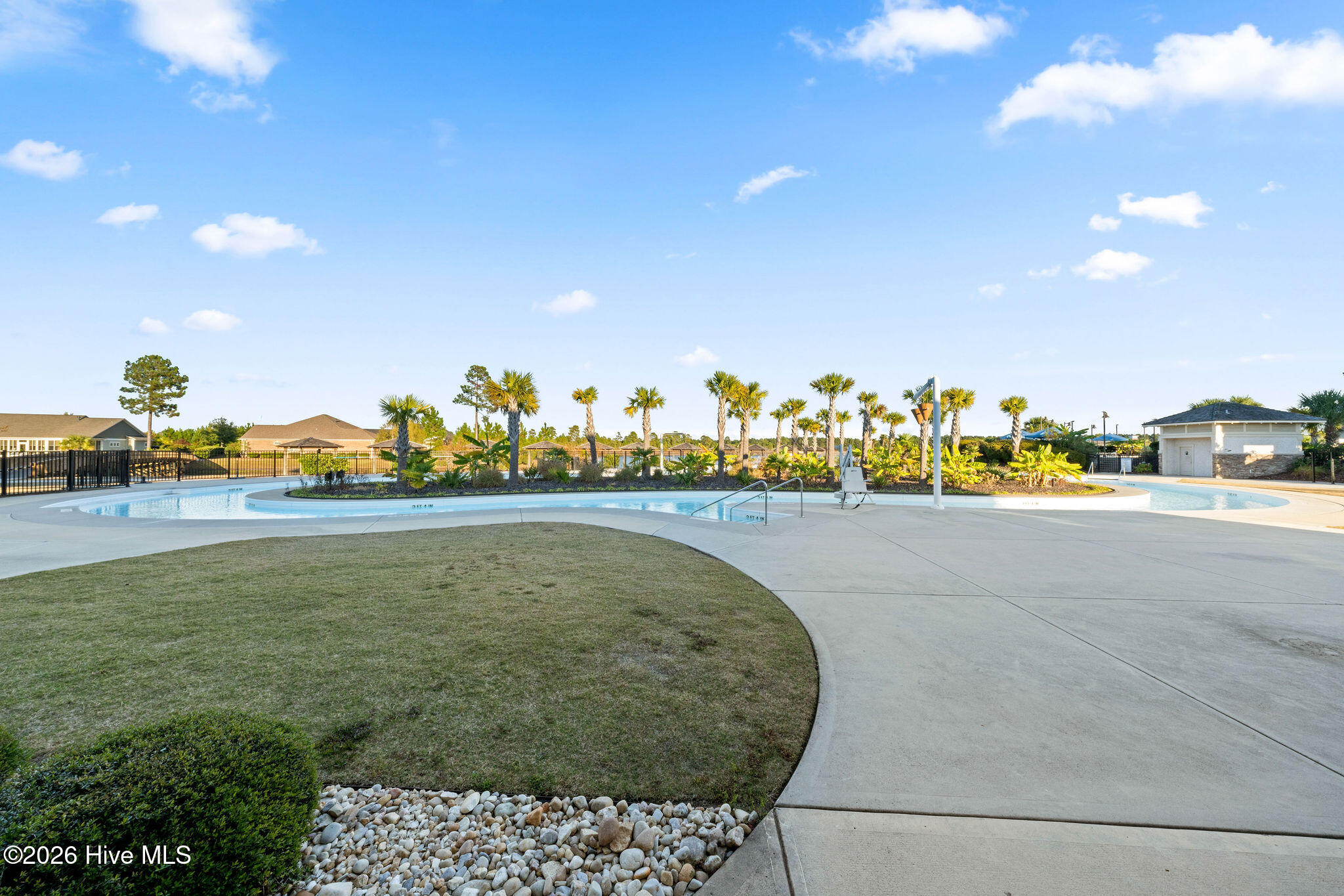 100565690 | Photo 93