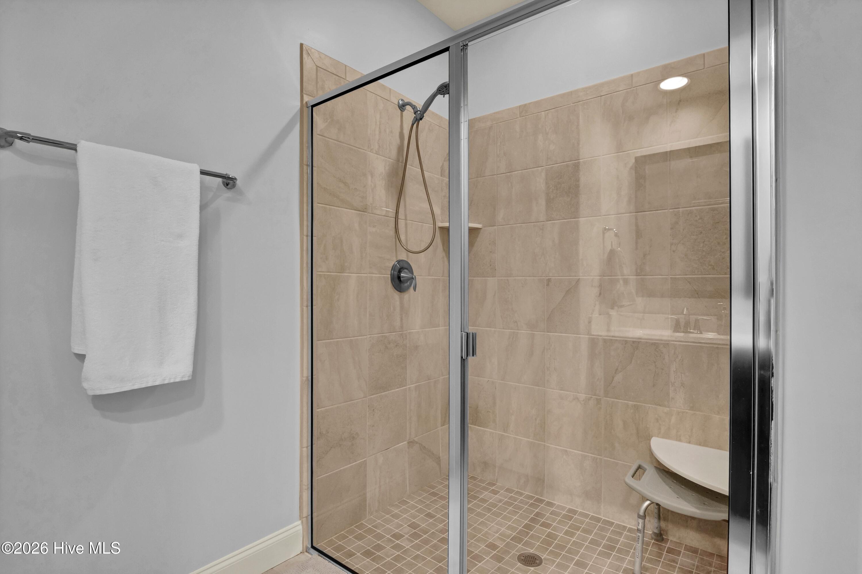 100561257 | Photo 15