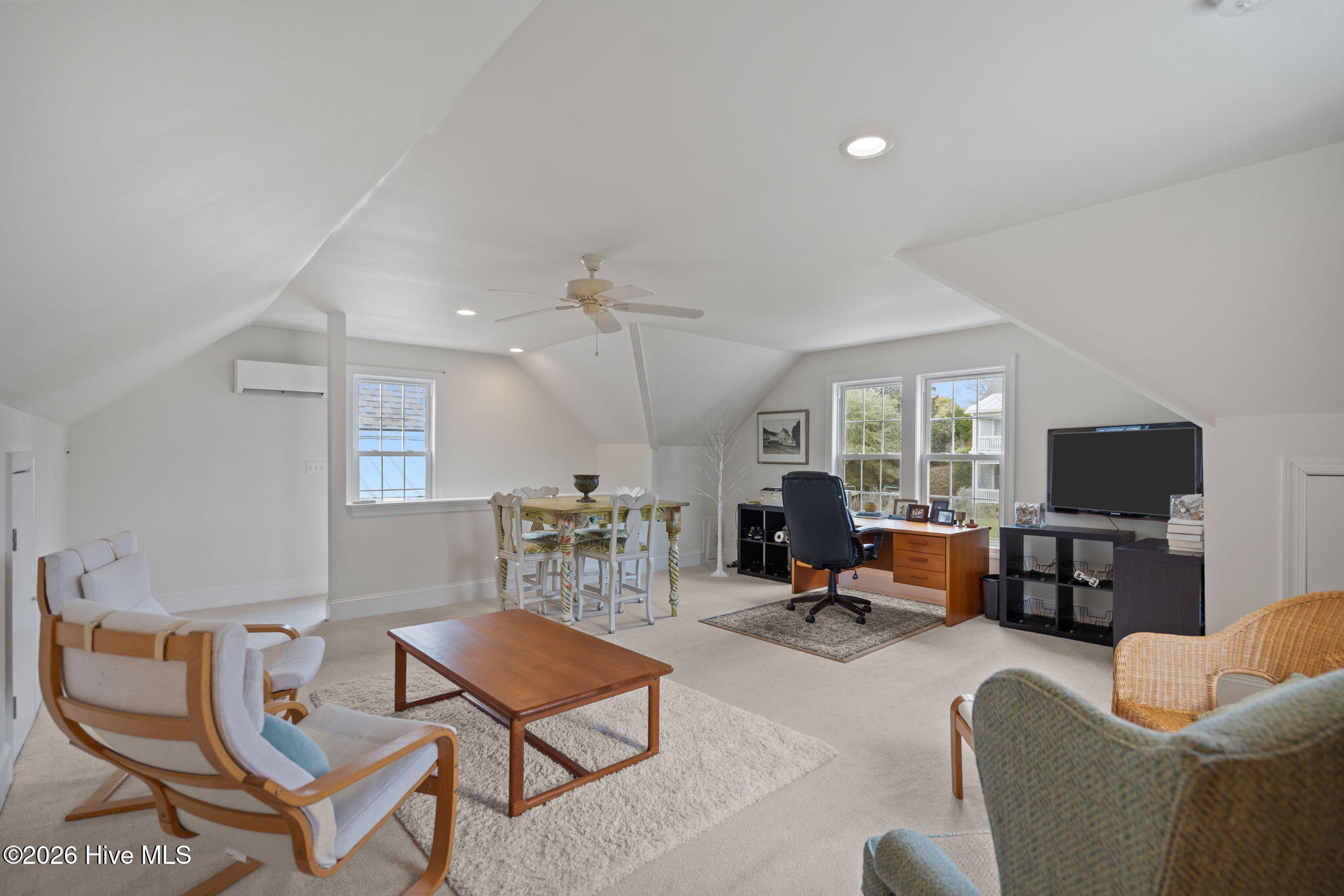 100560775 | Photo 43