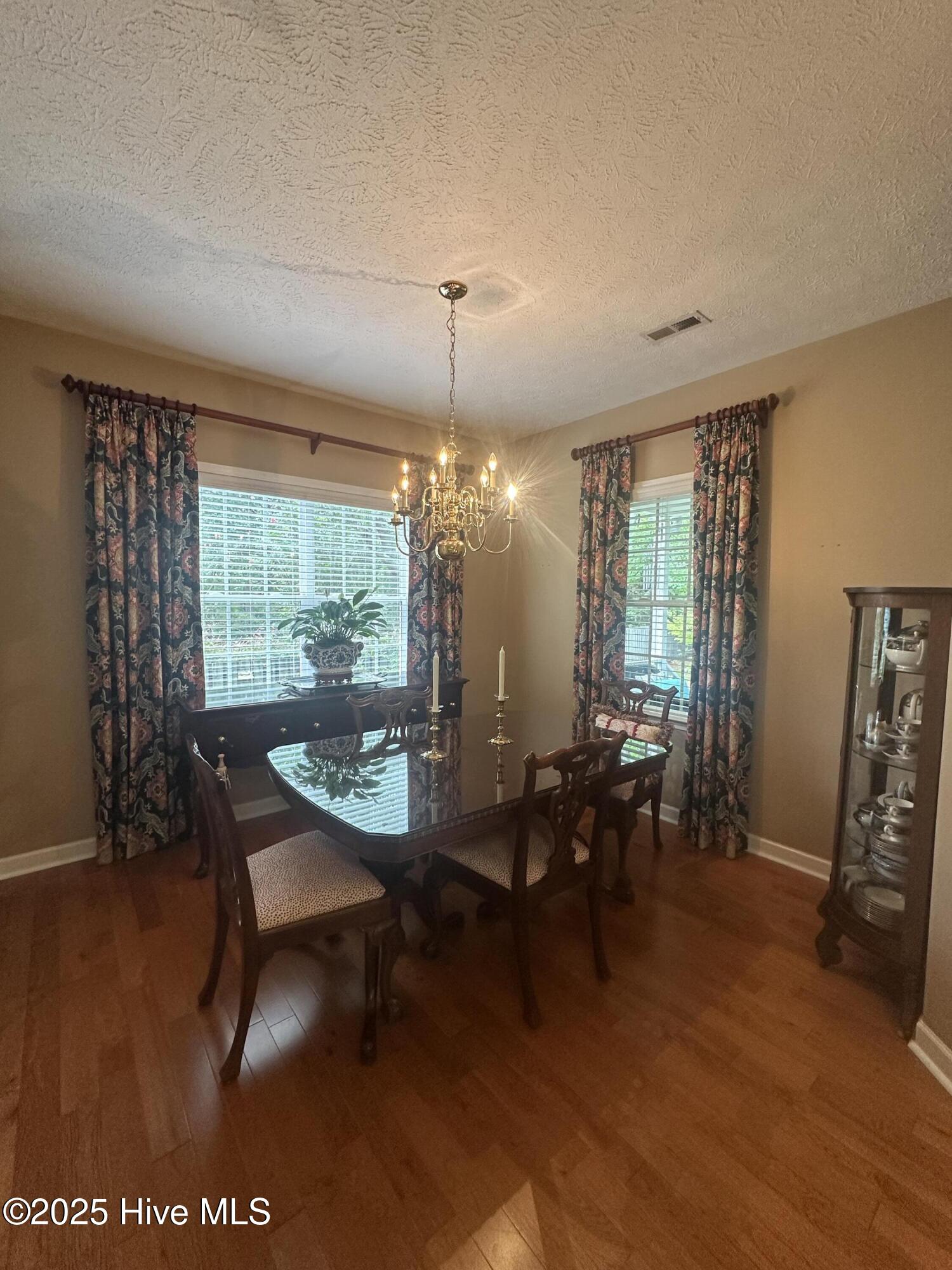 100526280 | Photo 15