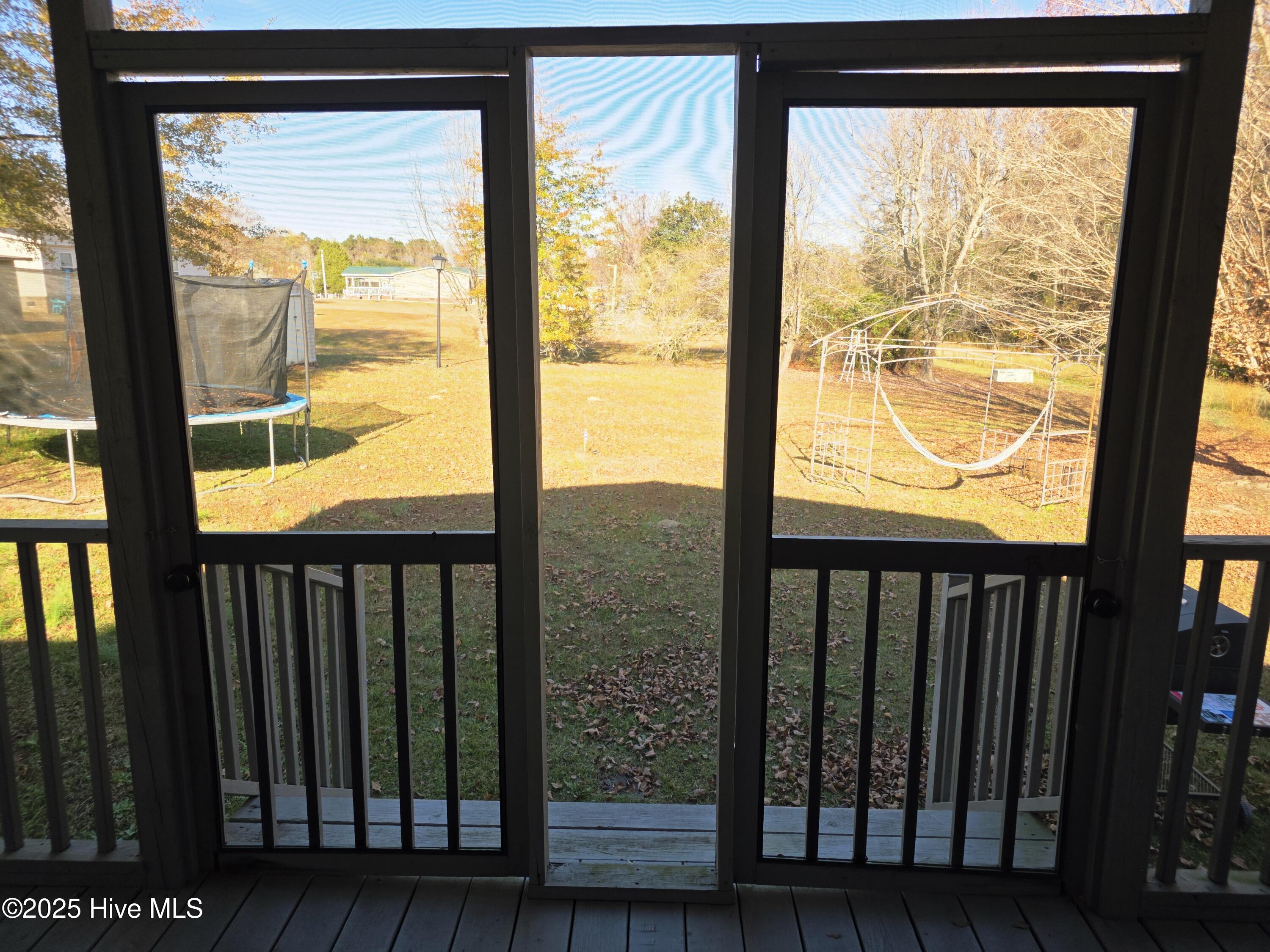 100542988 | Photo 25