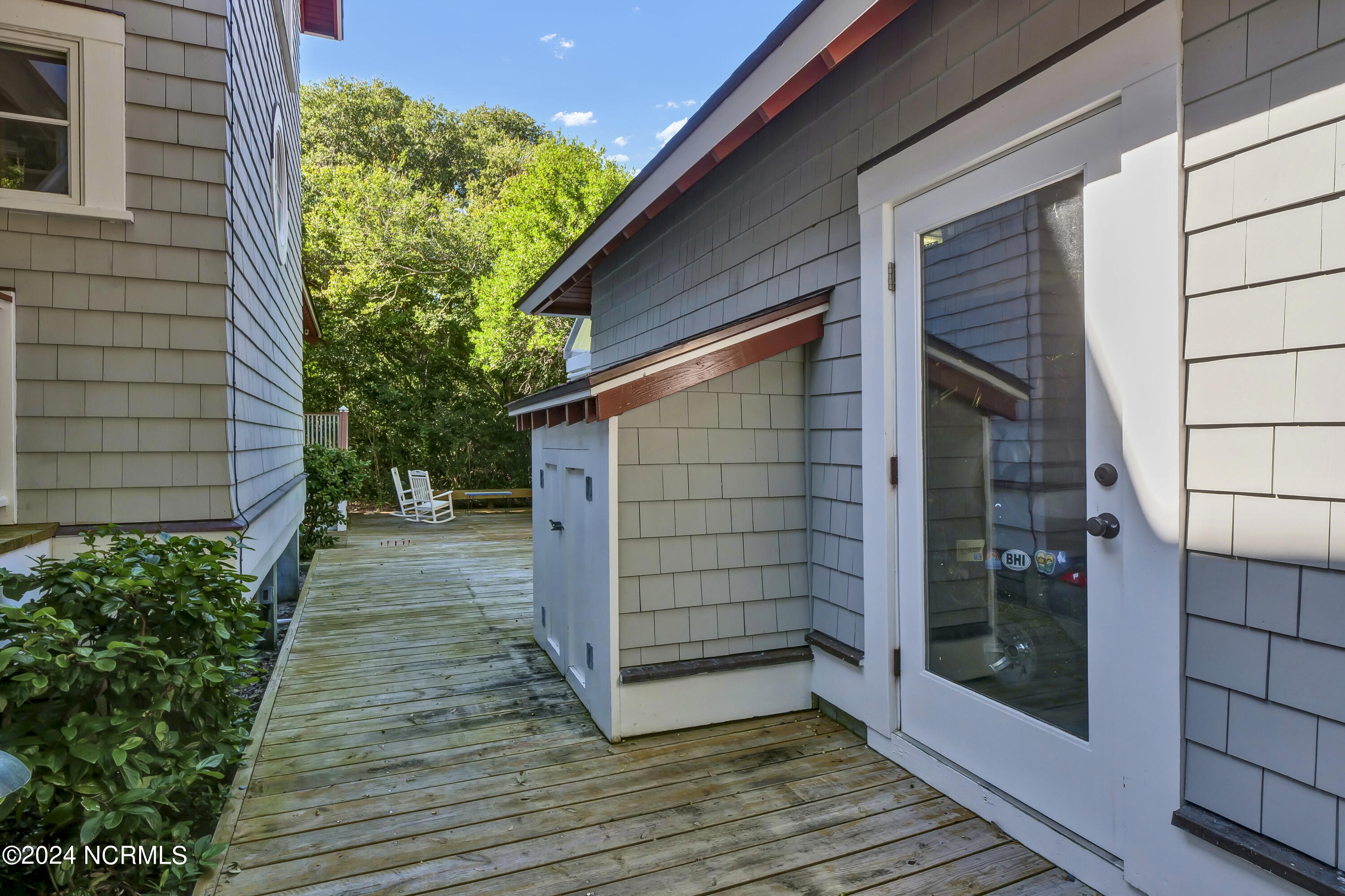 100468898 | Photo 48