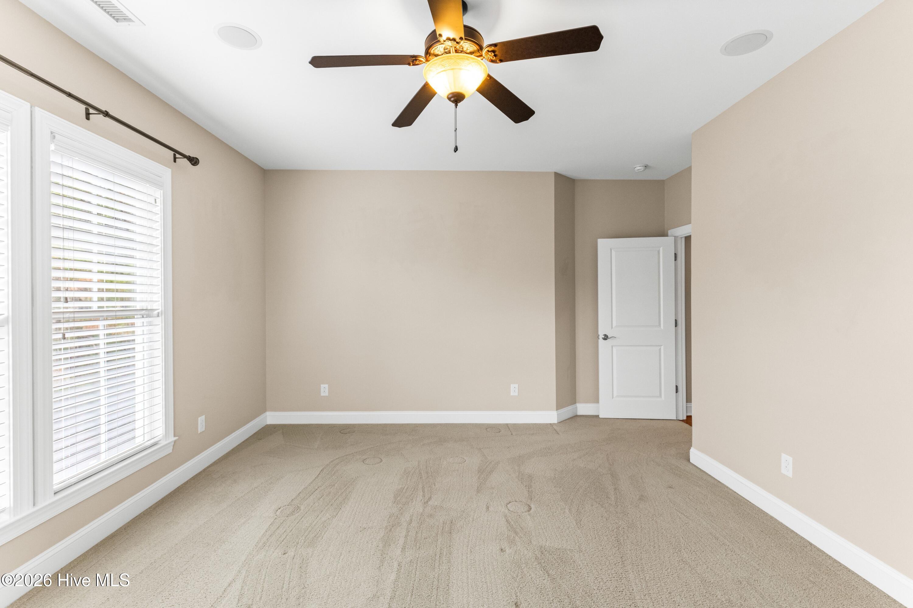 100560596 | Photo 32