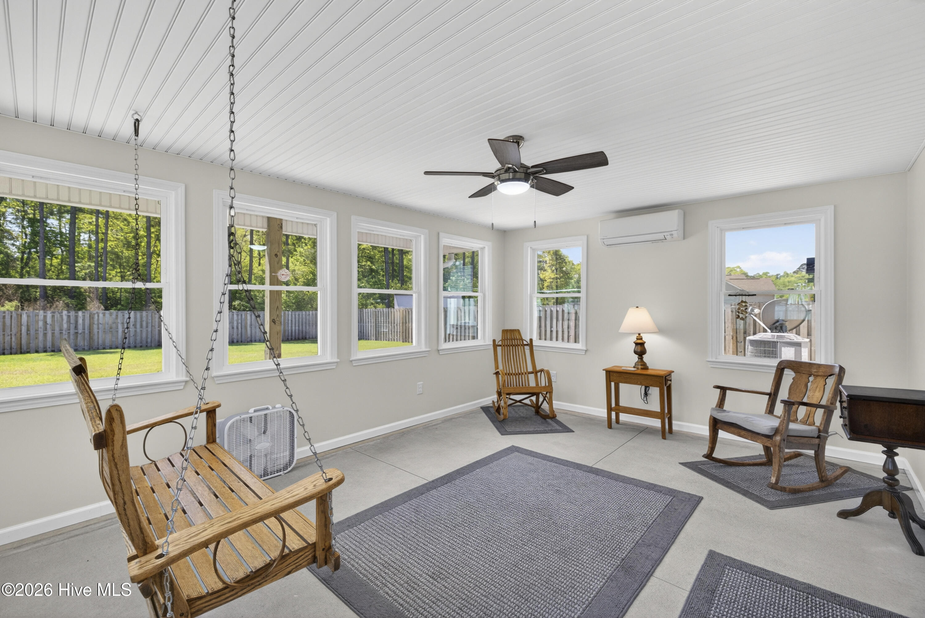 100570076 | Photo 30