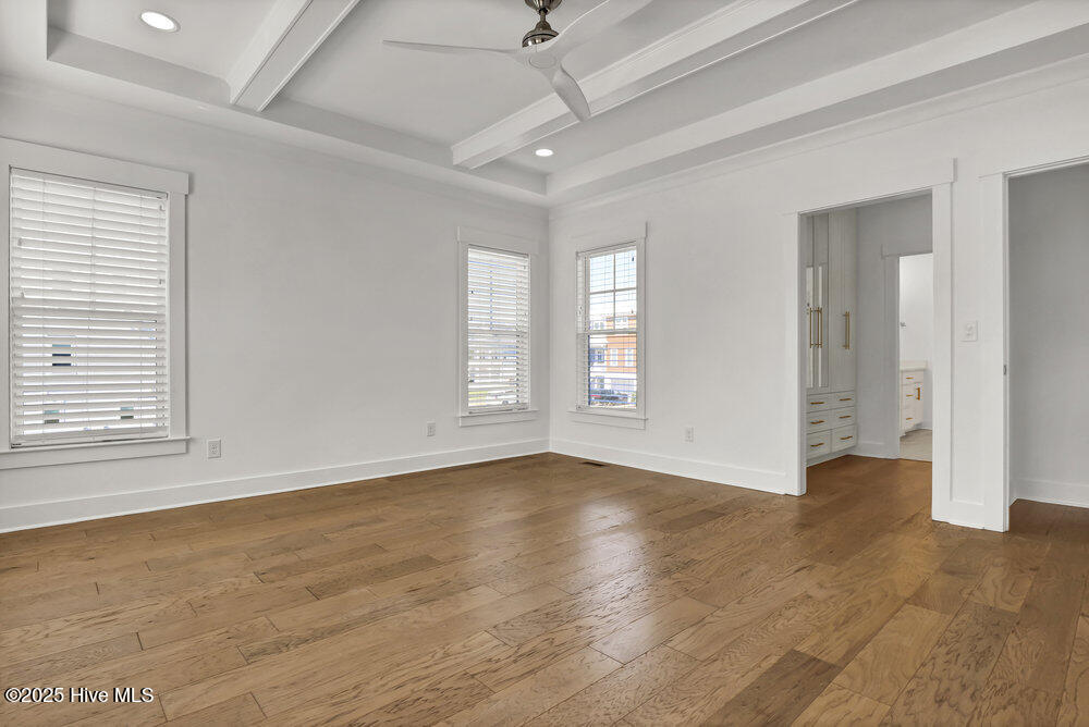 100518047 | Photo 27