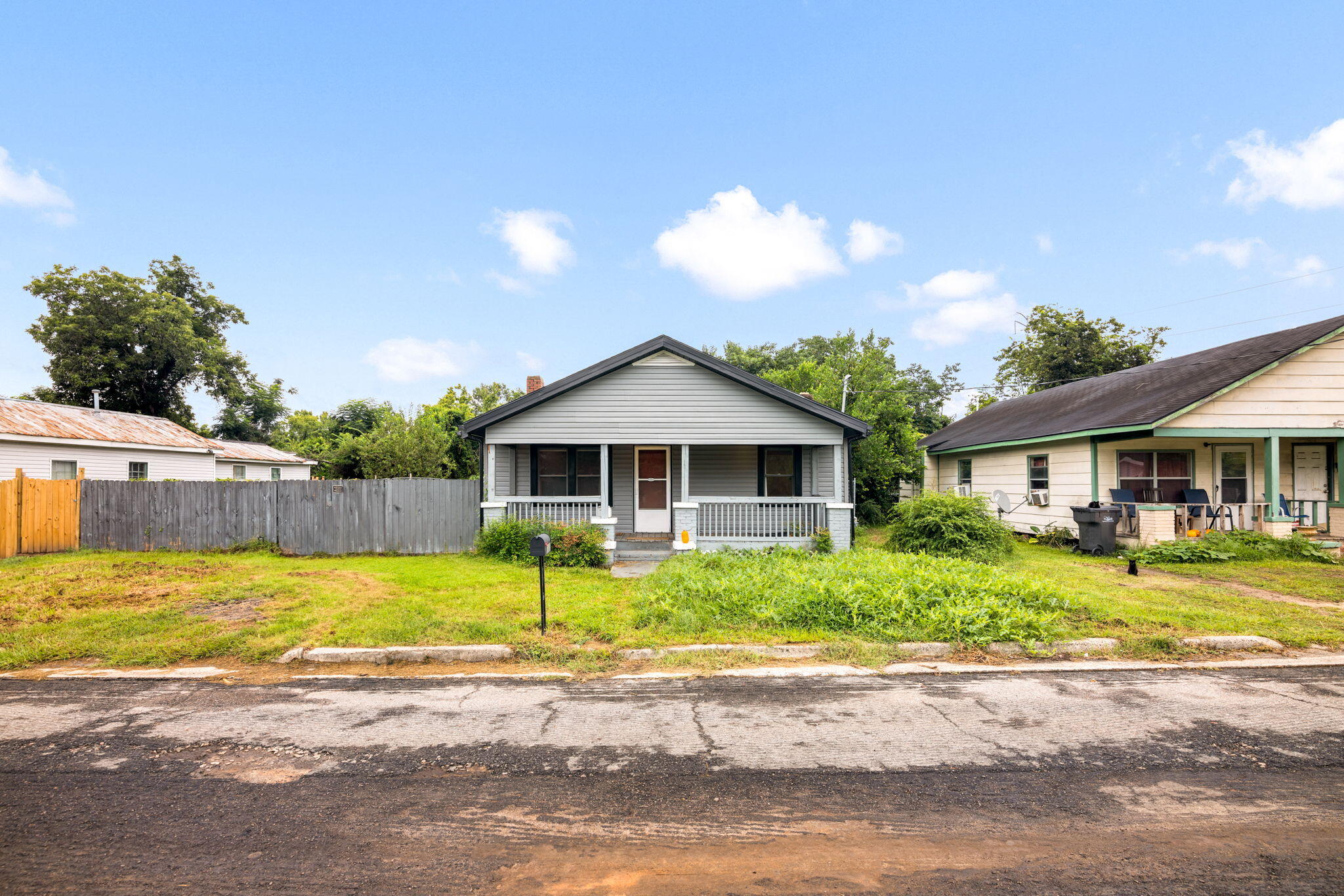 7-web-or-mls-1123 Roselle Street -42