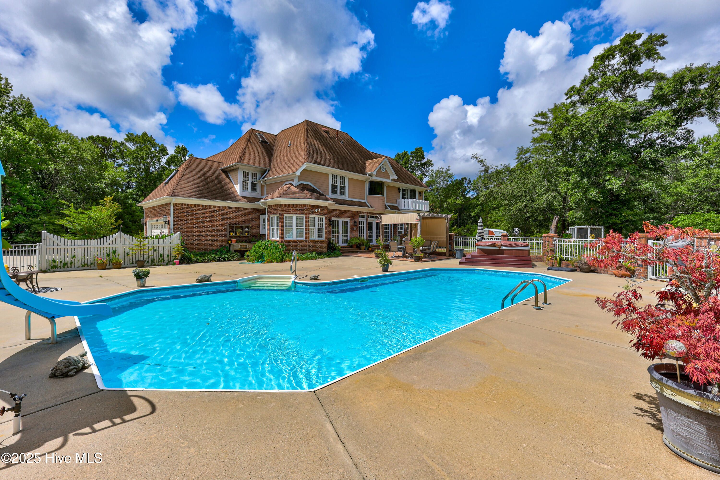 100562127 | Photo 60