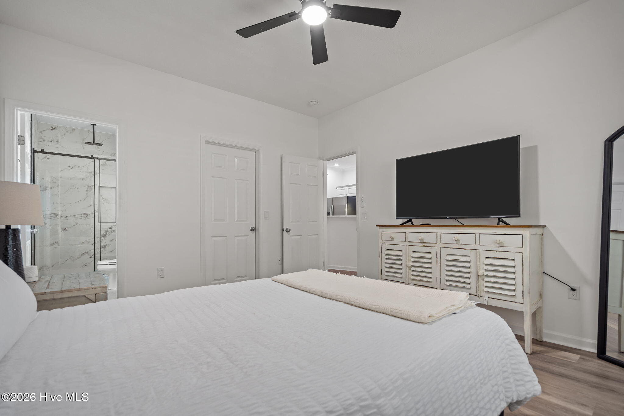 100569806 | Photo 33