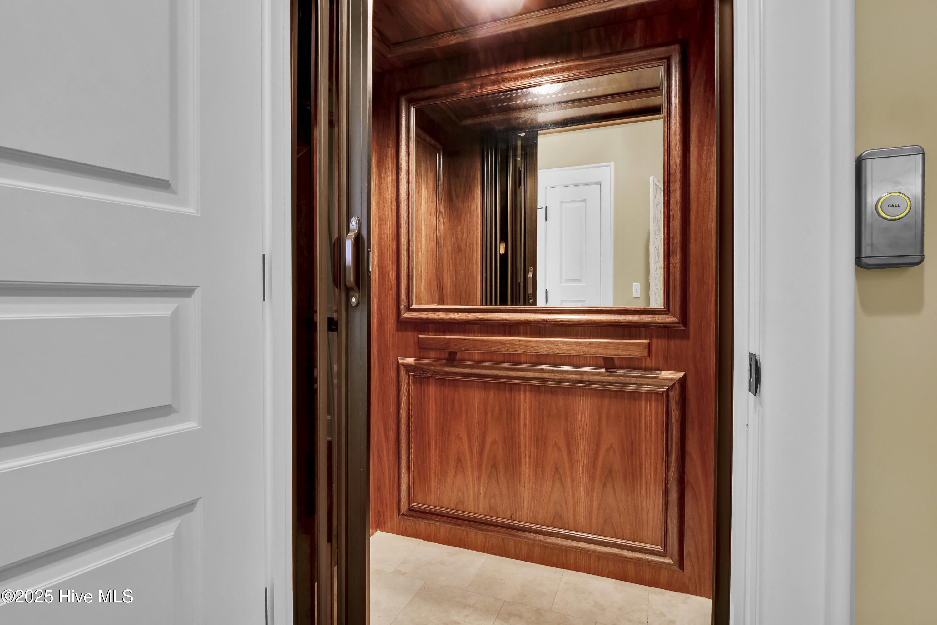 100504113 | Photo 36