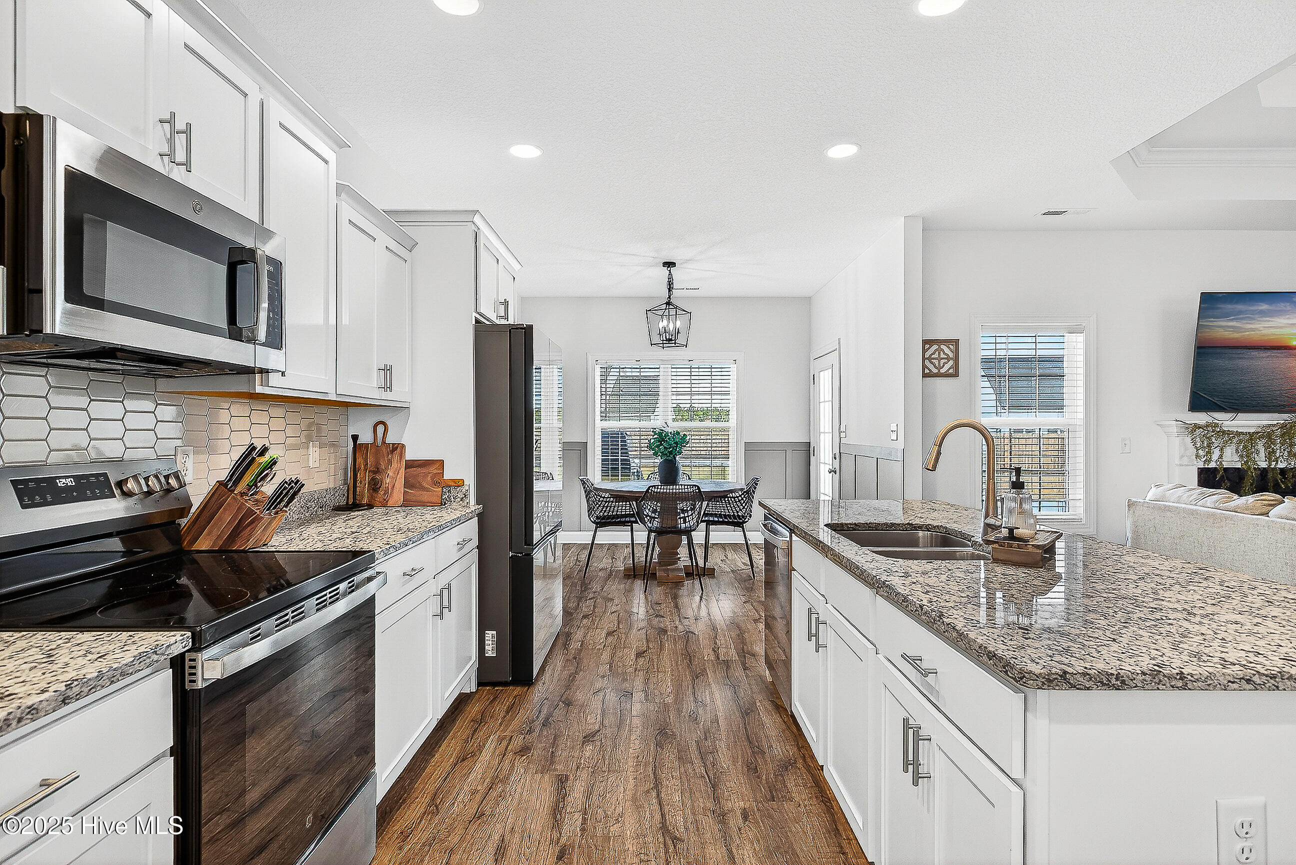 100542531 | Photo 18