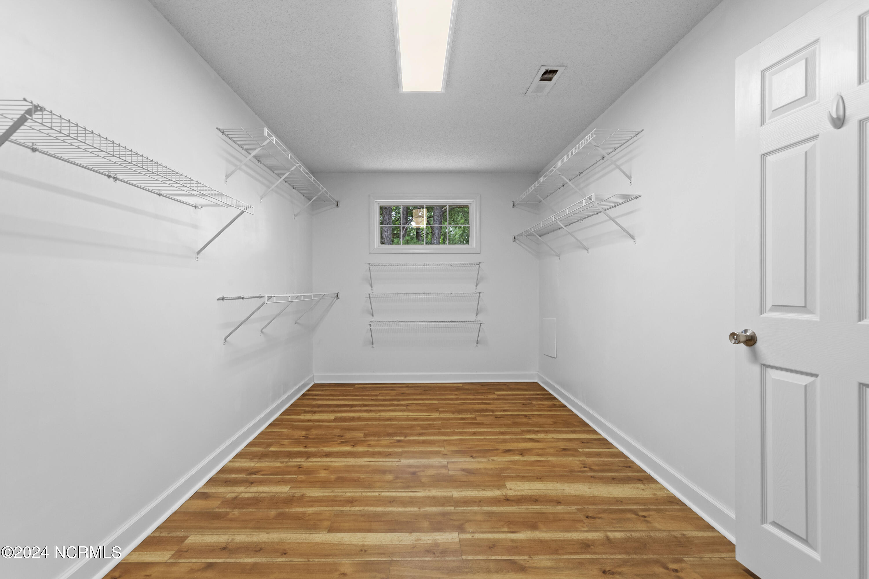 100529706 | Photo 24