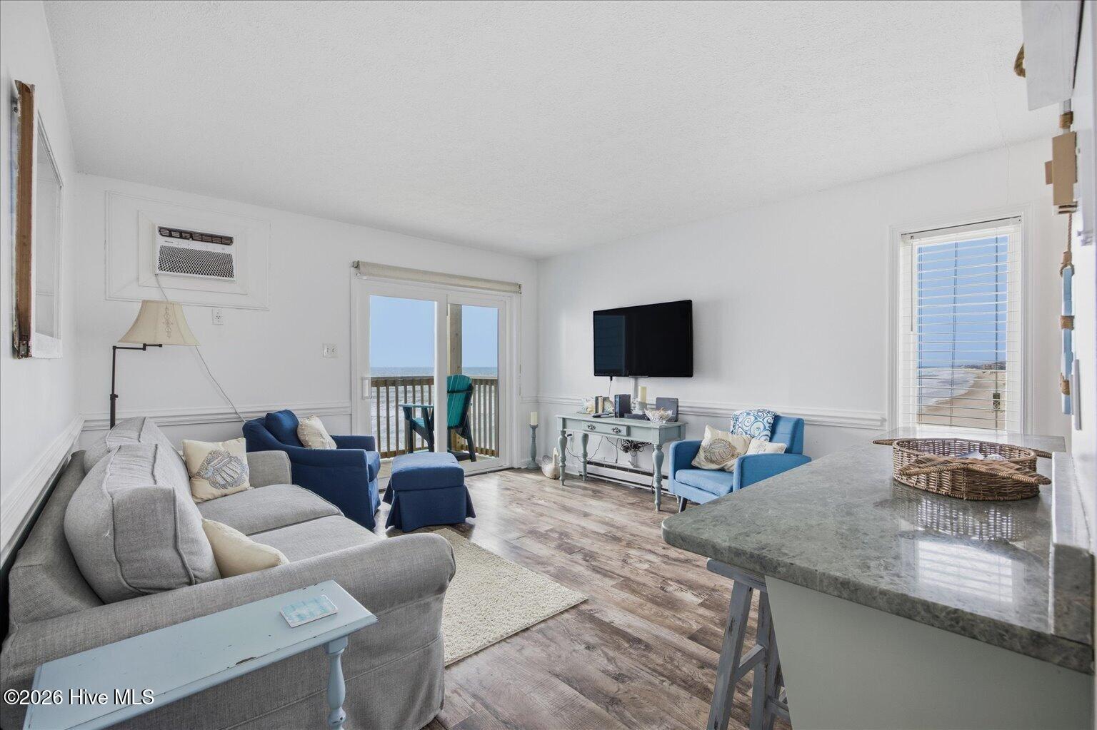 100557148 | Photo 19