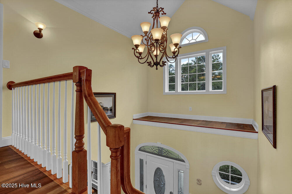 100513085 | Photo 29