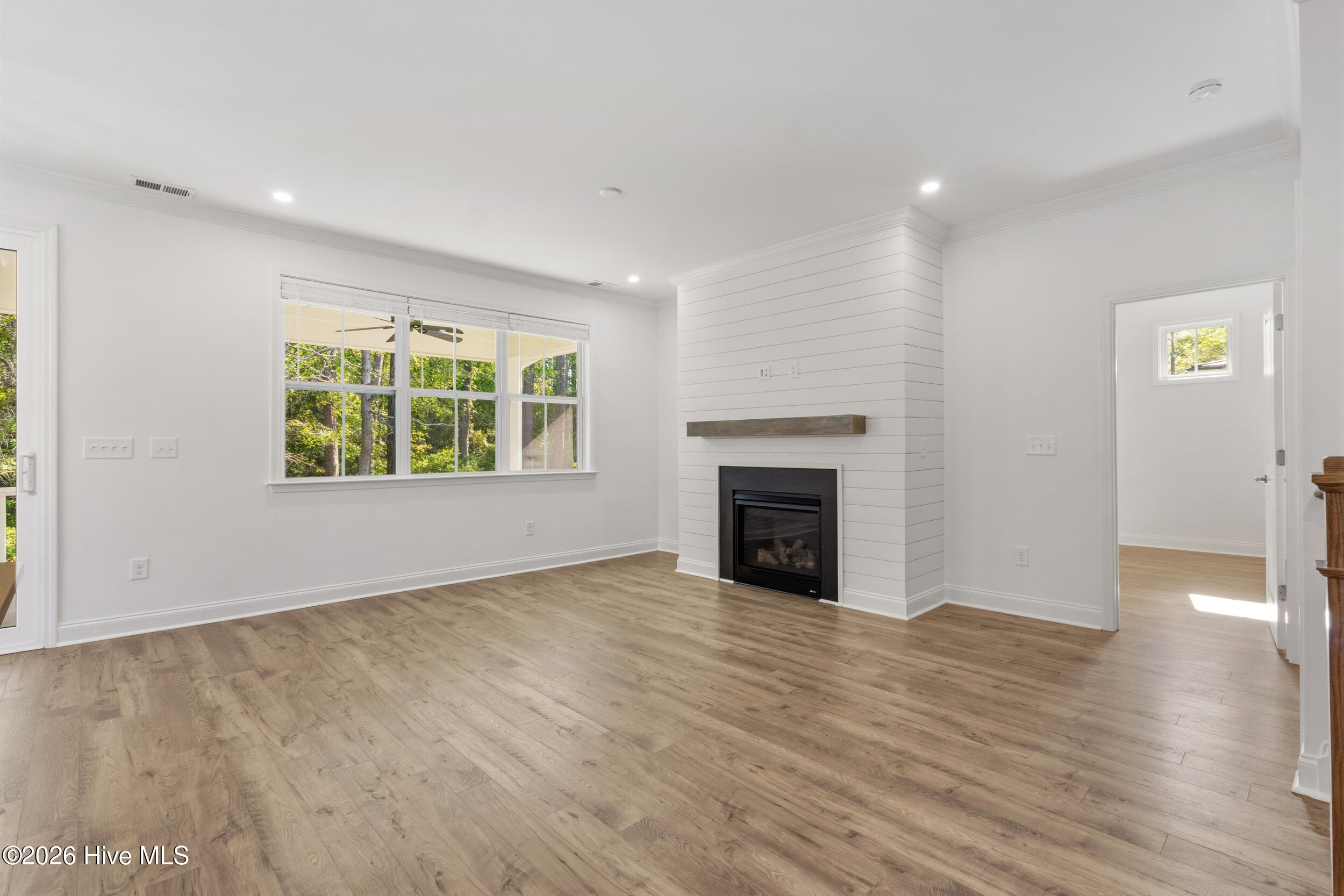 100567721 | Photo 11