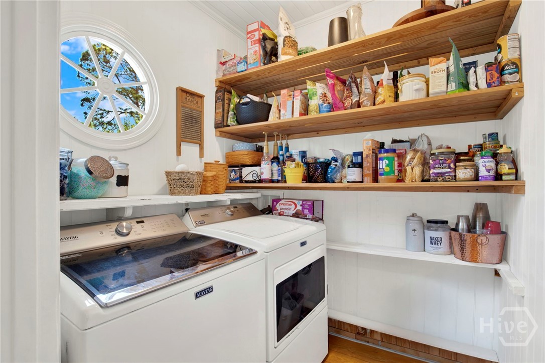 pantry/ laundry is conveniently located in the kit